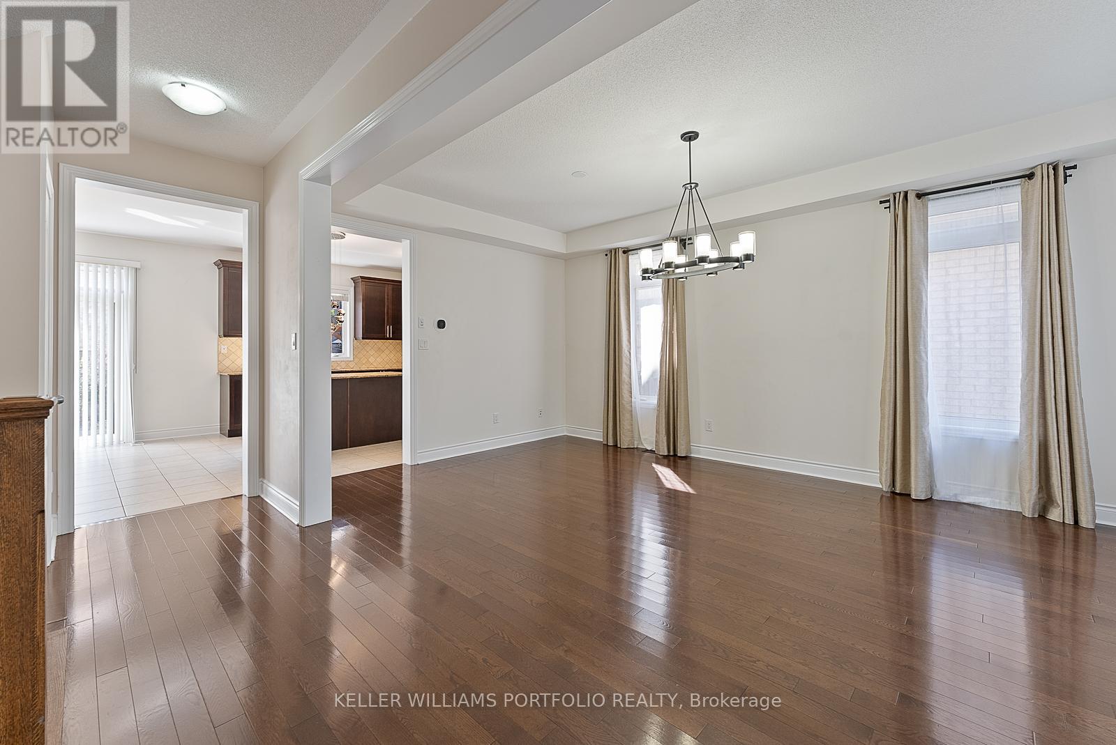 Photo 5 of 1096 Sherman Brock Circle, Newmarket ON