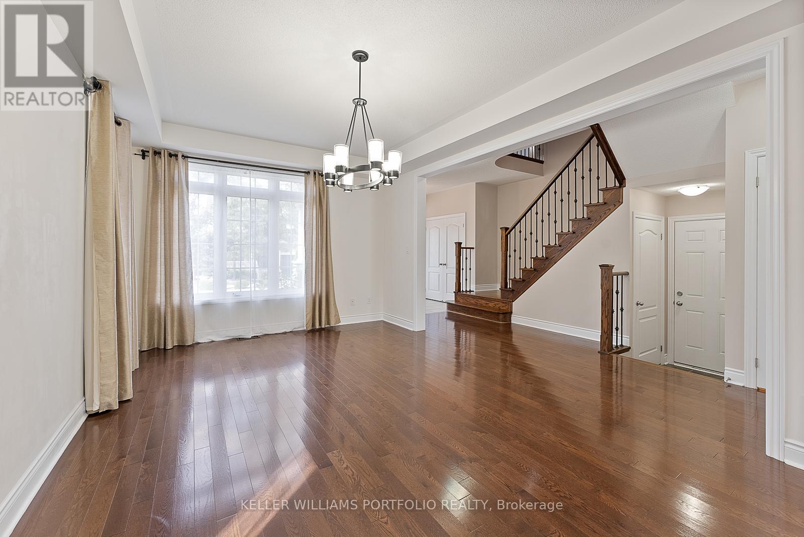 Photo 9 of 1096 Sherman Brock Circle, Newmarket ON