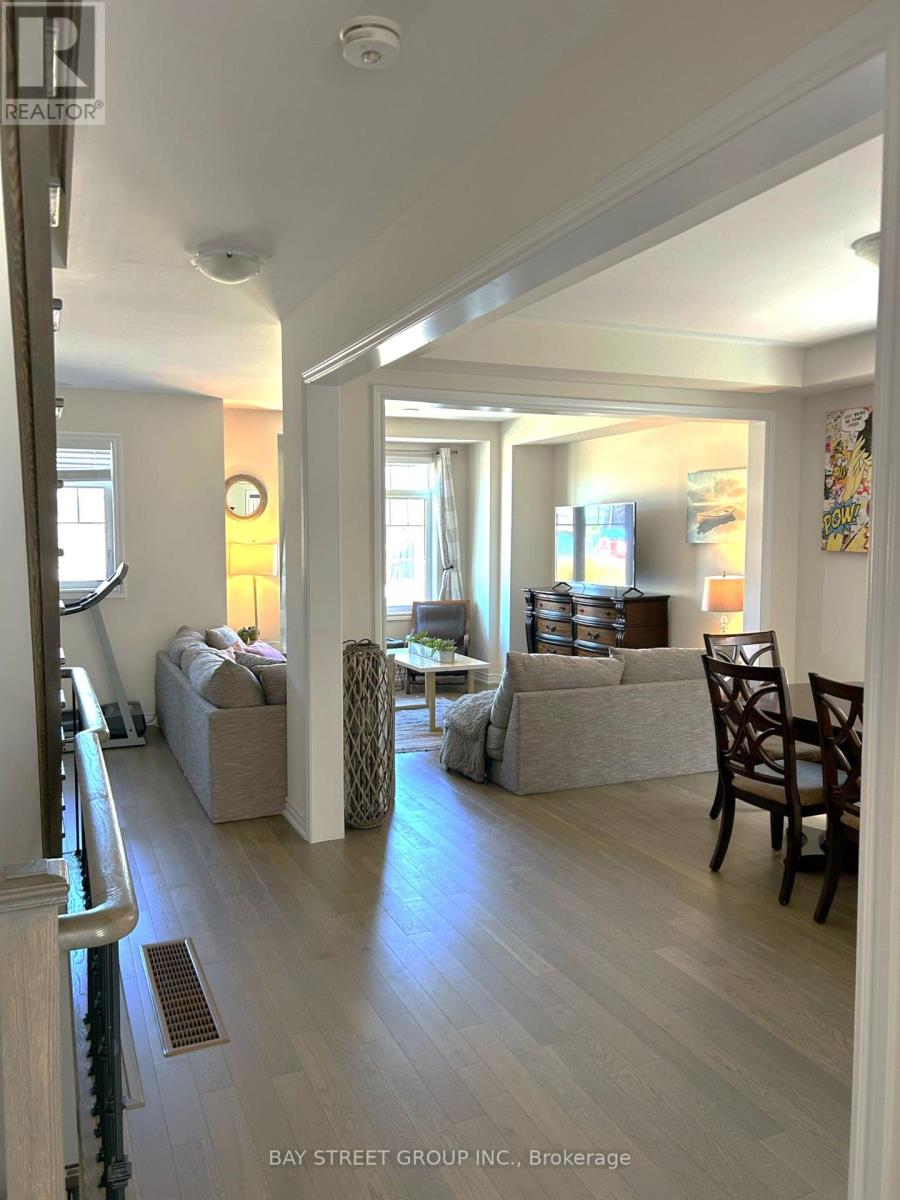 Photo 10 of 35 George Peach Avenue, Markham ON