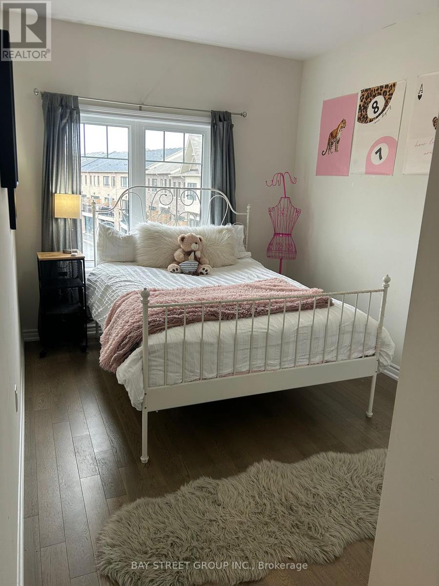 Photo 24 of 35 George Peach Avenue, Markham ON