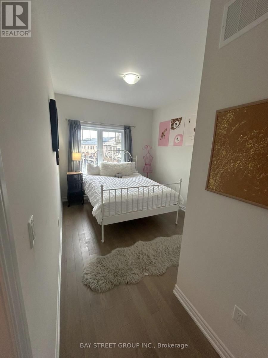 Photo 25 of 35 George Peach Avenue, Markham ON