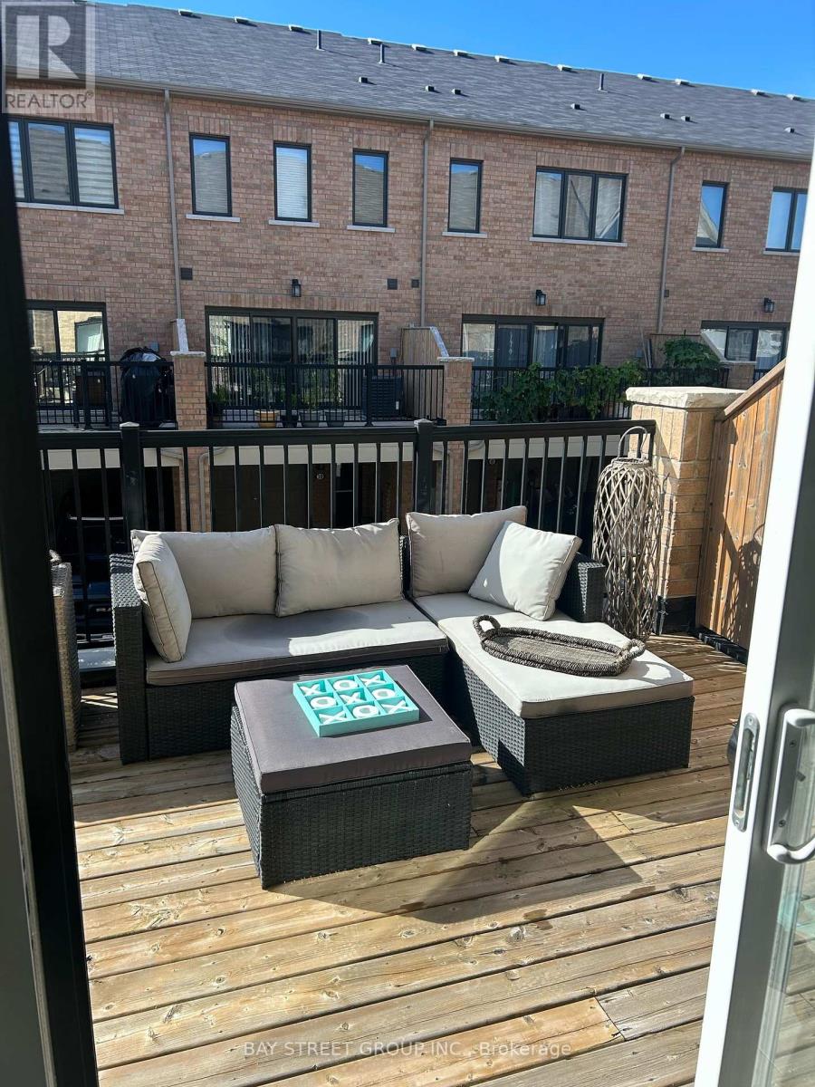 Photo 33 of 35 George Peach Avenue, Markham ON