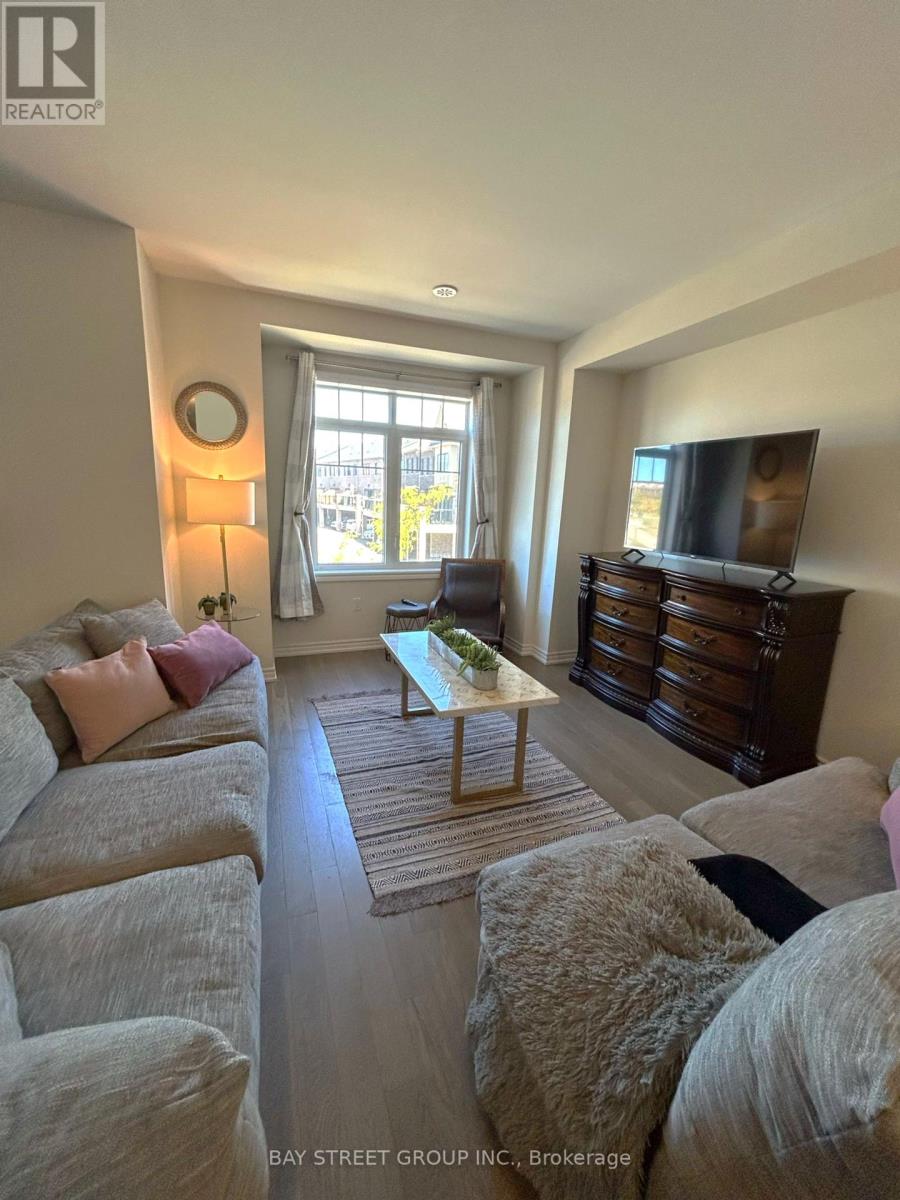Photo 5 of 35 George Peach Avenue, Markham ON