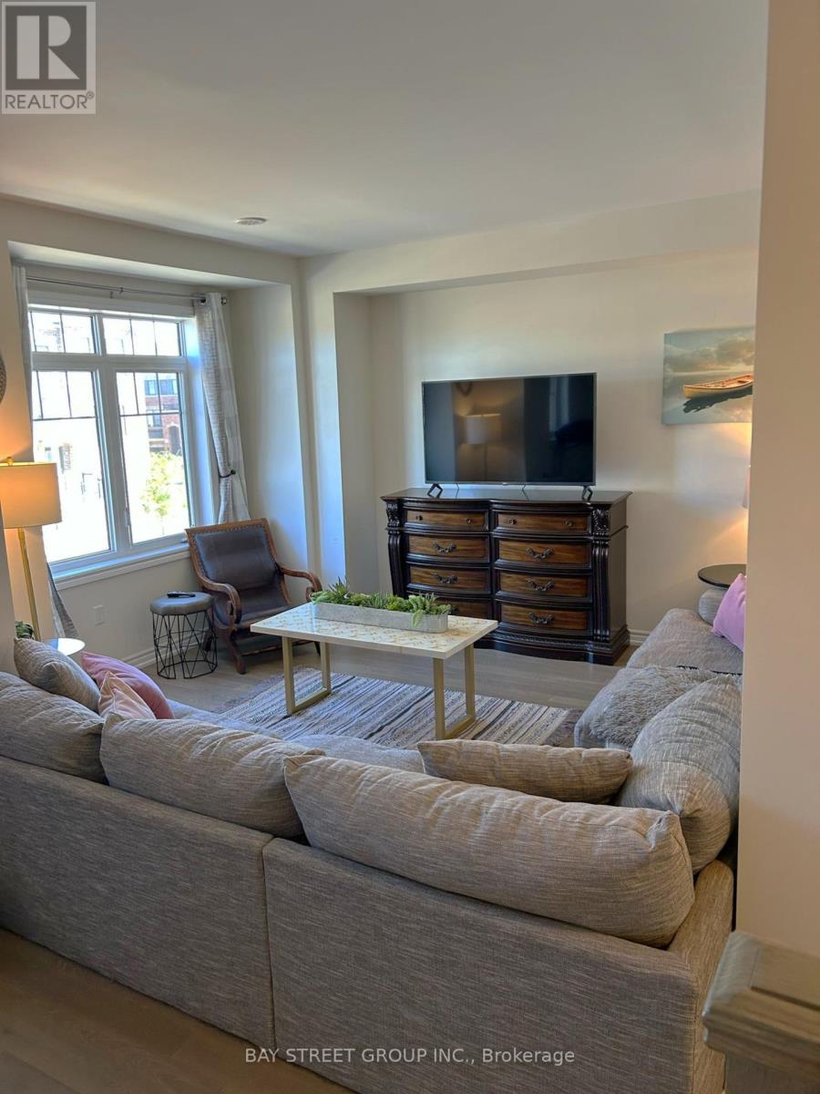 Photo 7 of 35 George Peach Avenue, Markham ON