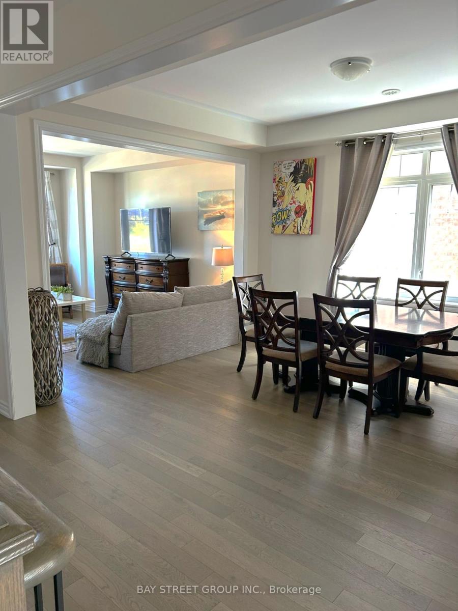 Photo 9 of 35 George Peach Avenue, Markham ON