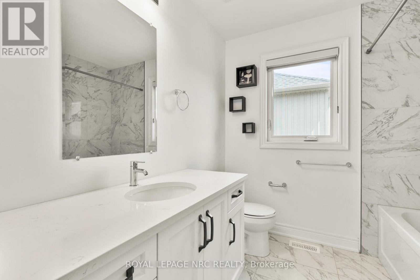 Photo 21 of 25 Autumn Avenue, Thorold ON