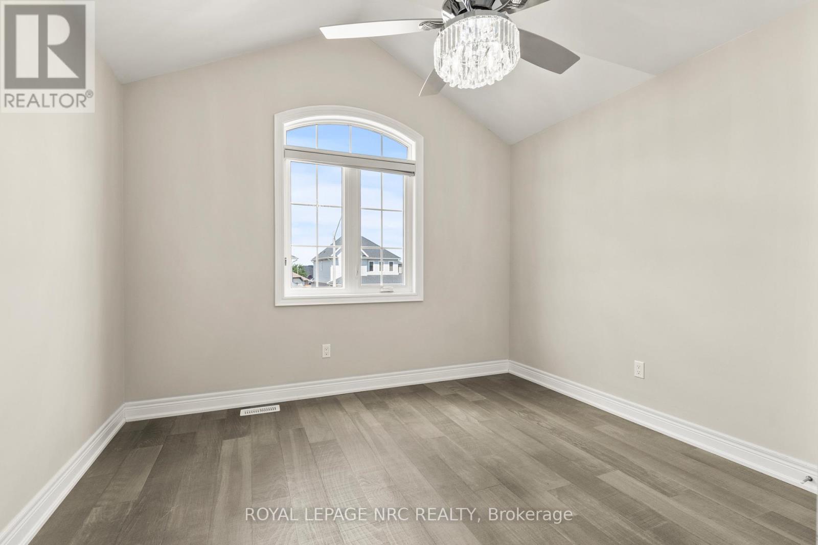 Photo 24 of 25 Autumn Avenue, Thorold ON