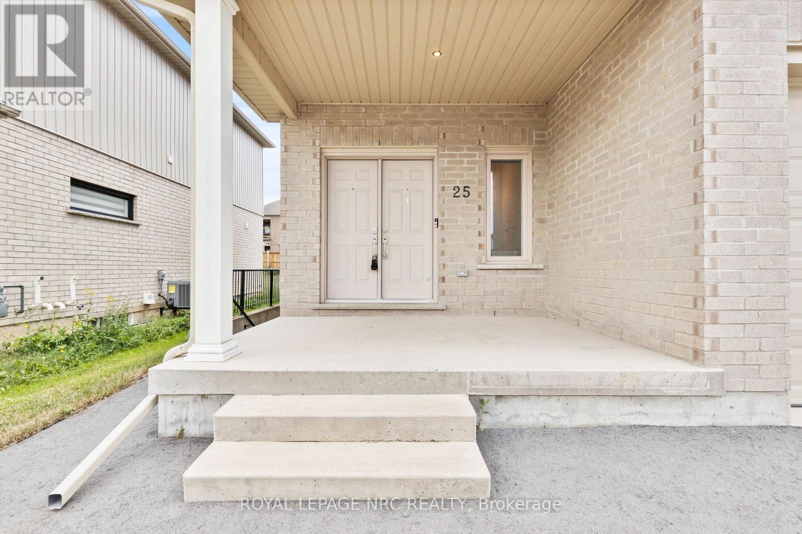Photo 3 of 25 Autumn Avenue, Thorold ON