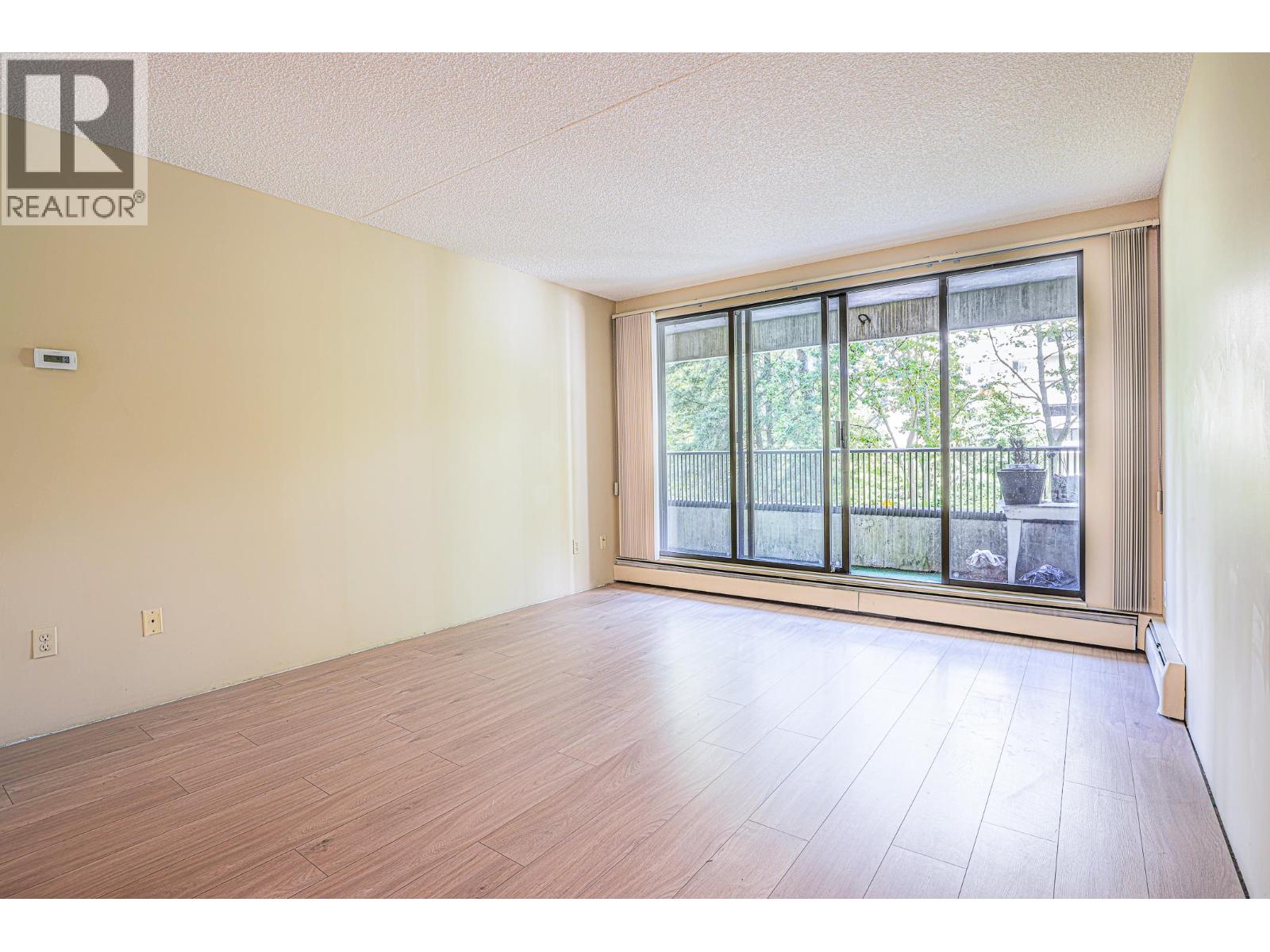 Photo 10 of 302 4134 Maywood Street, Burnaby BC