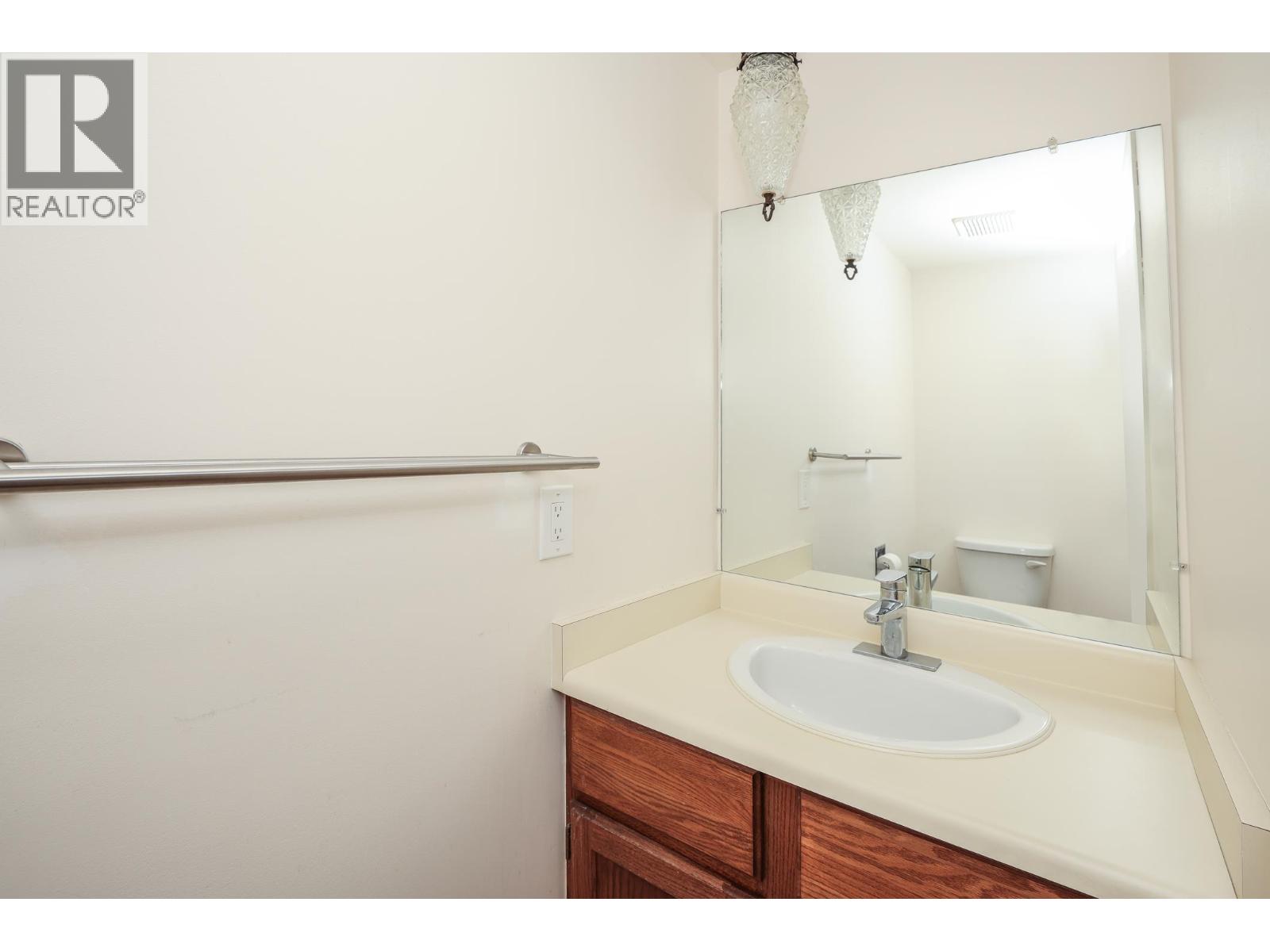 Photo 6 of 302 4134 Maywood Street, Burnaby BC