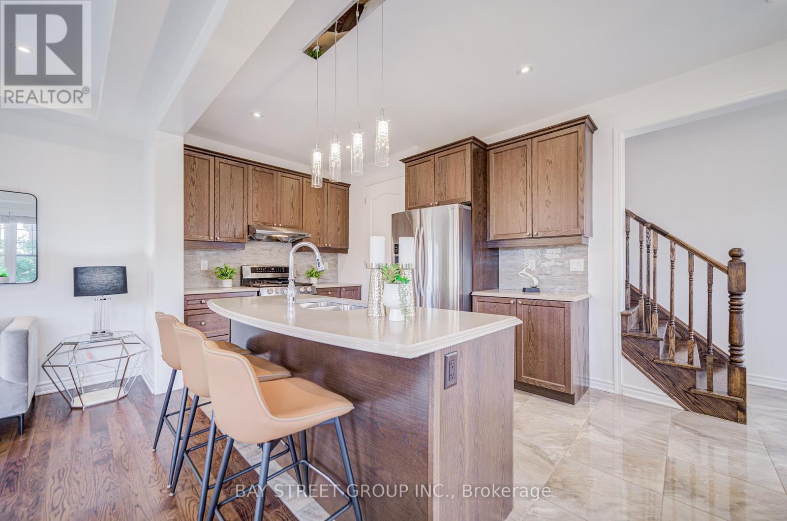 Photo 15 of 160 Westfield Drive, Whitby ON