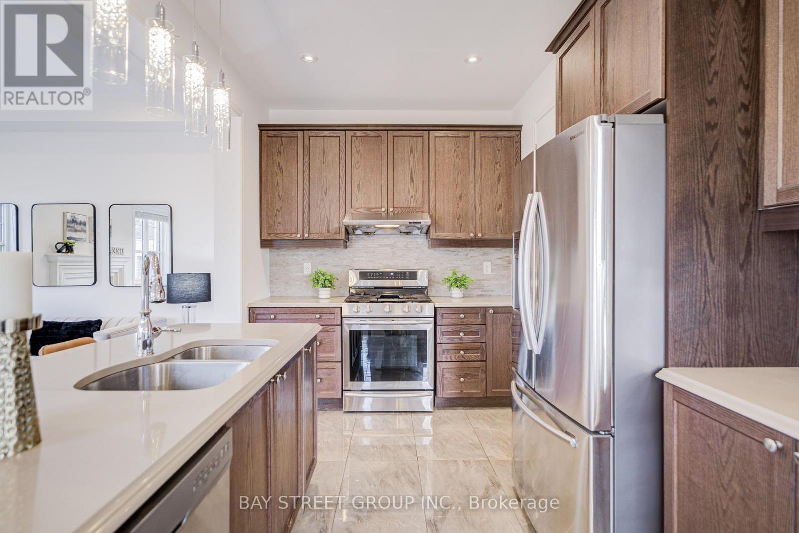Photo 14 of 160 Westfield Drive, Whitby ON