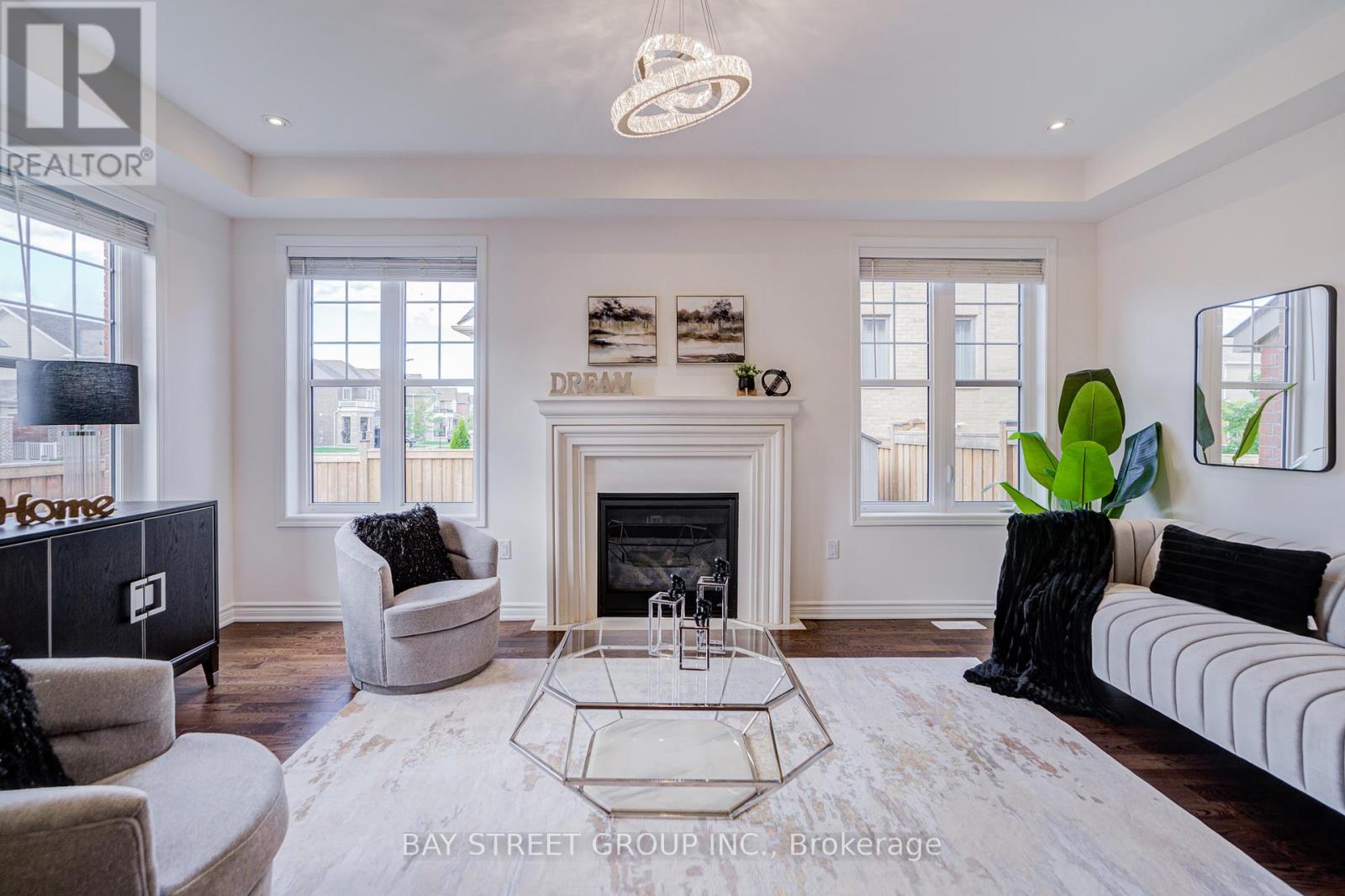 Photo 19 of 160 Westfield Drive, Whitby ON