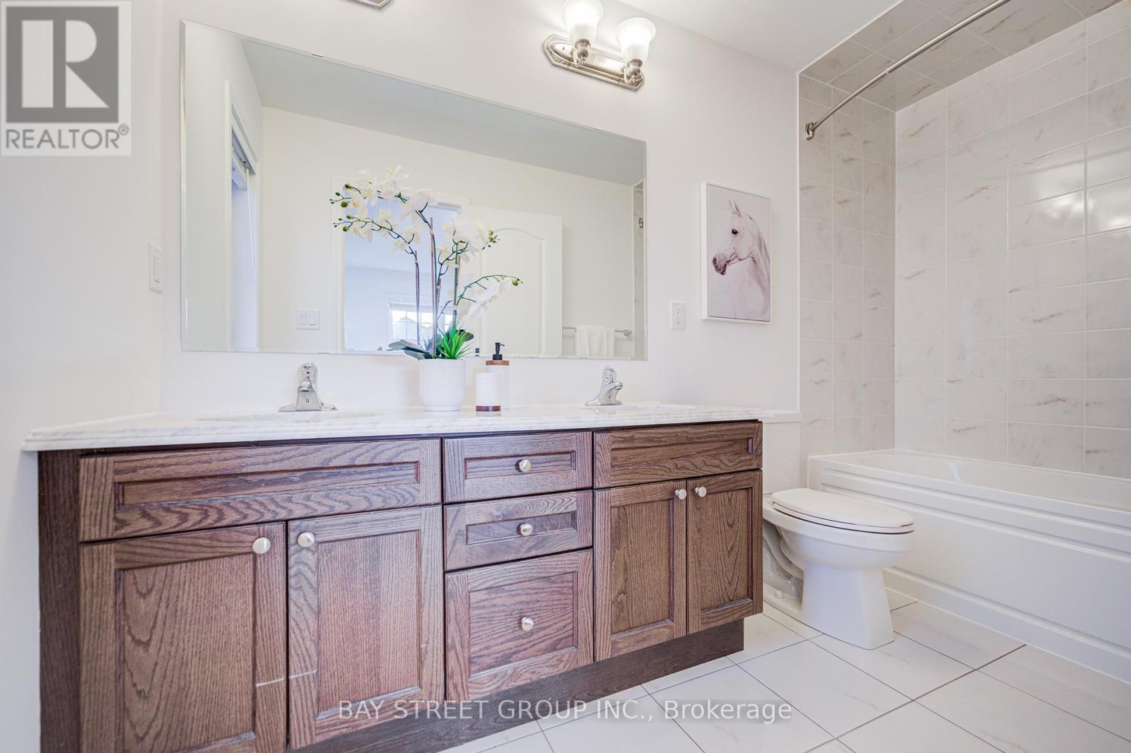 Photo 27 of 160 Westfield Drive, Whitby ON