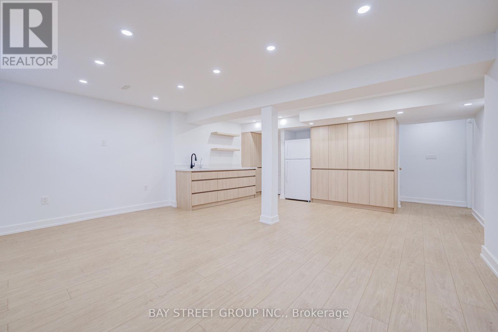 Photo 35 of 160 Westfield Drive, Whitby ON