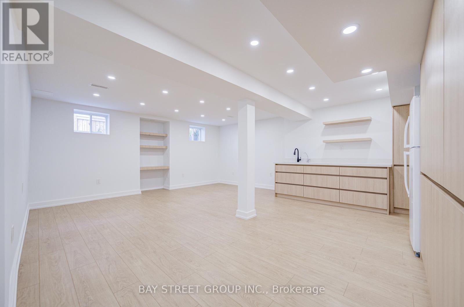 Photo 33 of 160 Westfield Drive, Whitby ON