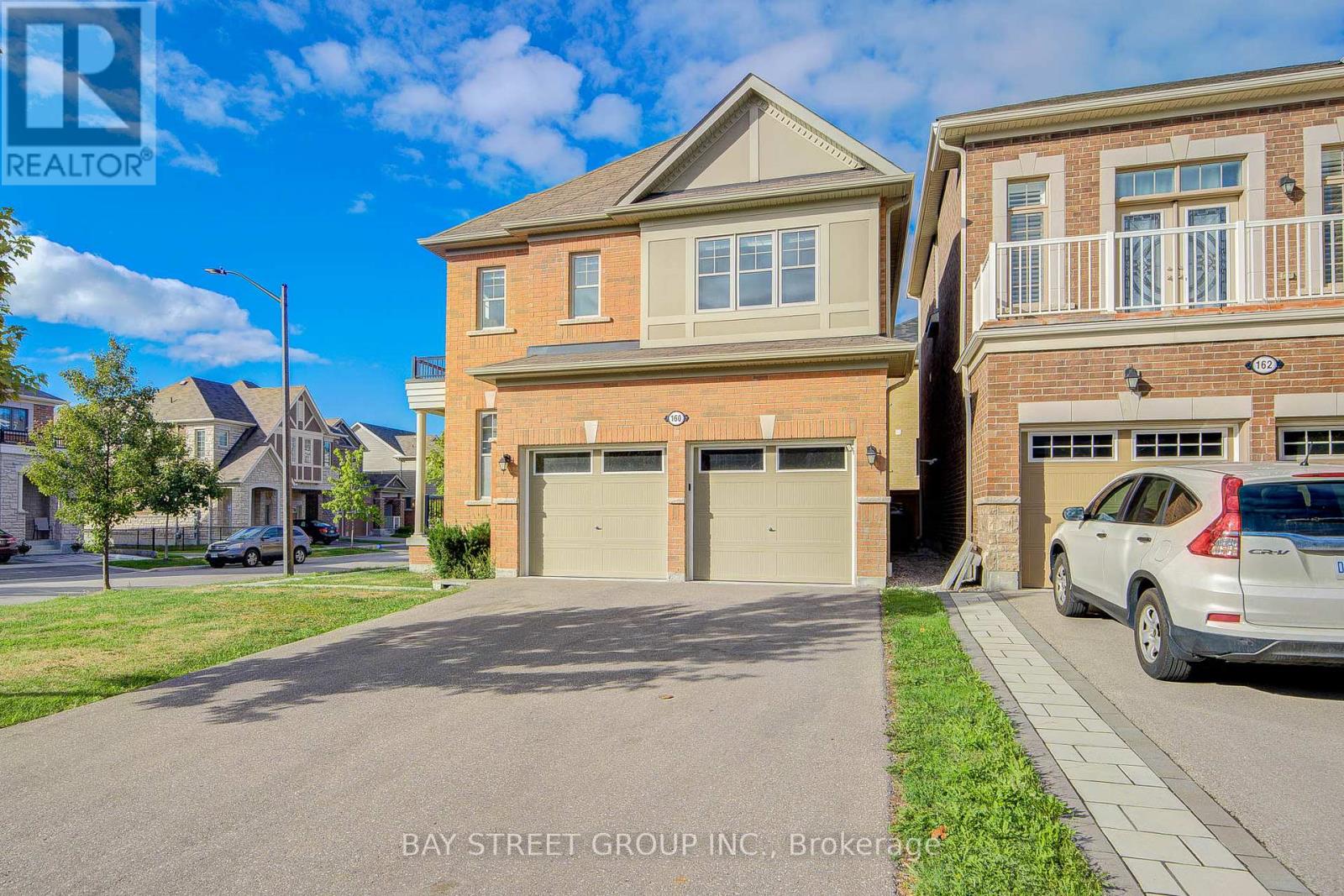 Photo 4 of 160 Westfield Drive, Whitby ON