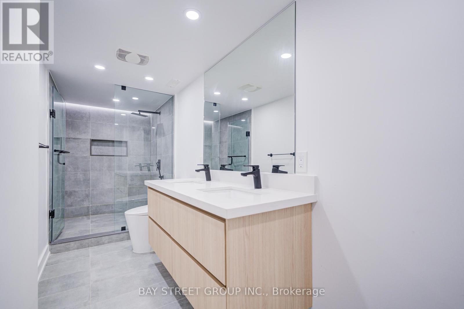 Photo 37 of 160 Westfield Drive, Whitby ON