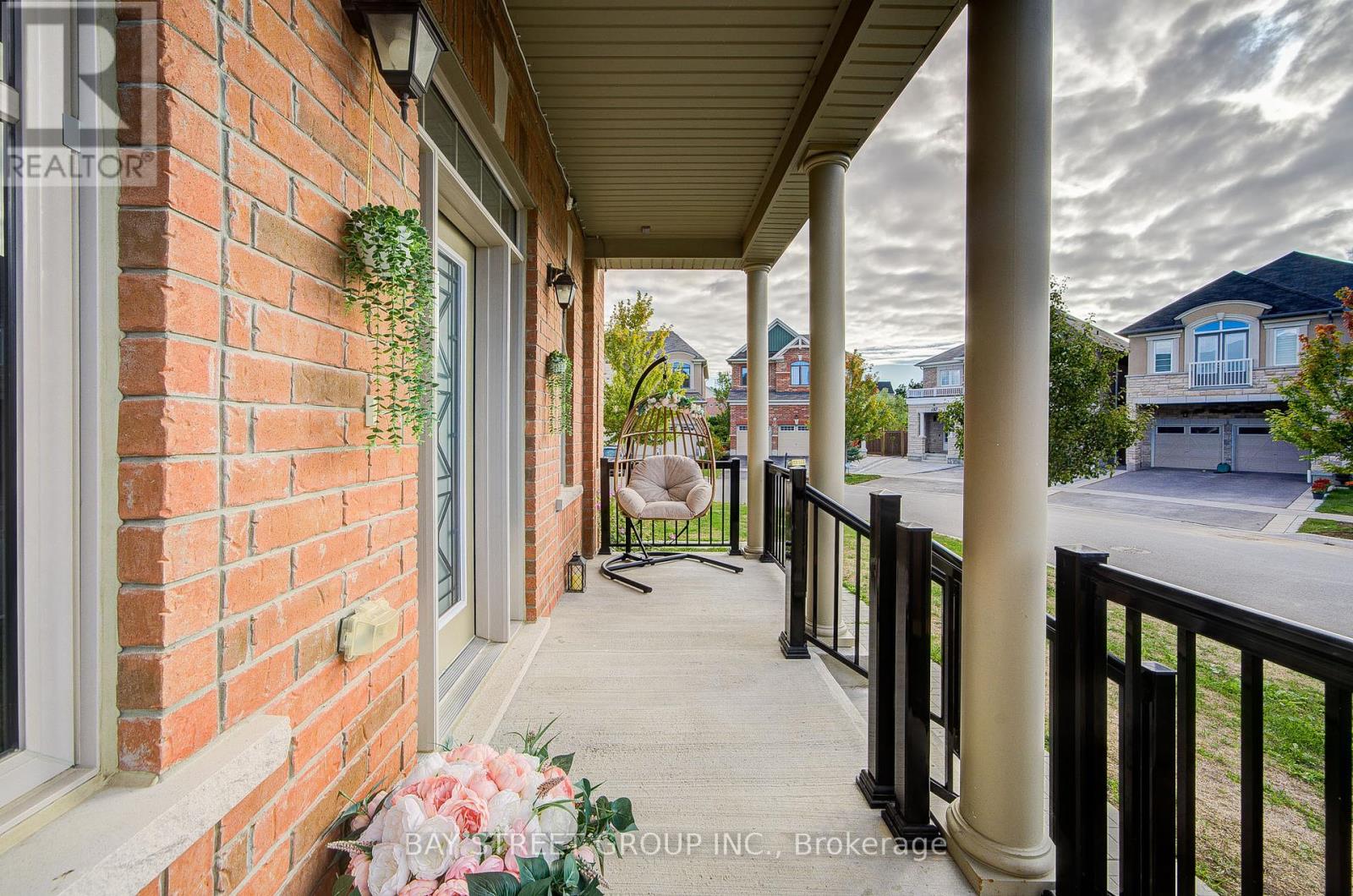 Photo 5 of 160 Westfield Drive, Whitby ON