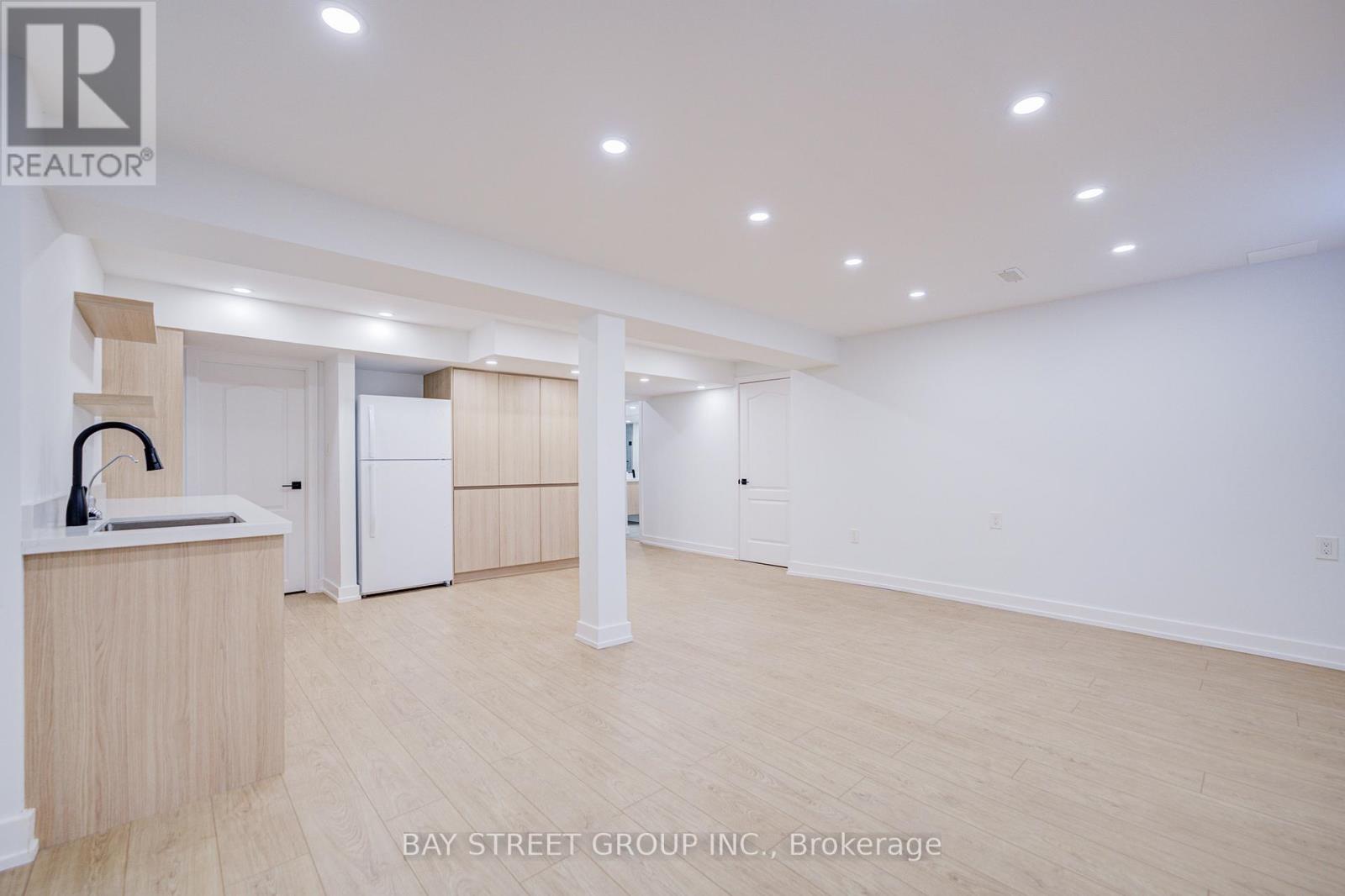 Photo 36 of 160 Westfield Drive, Whitby ON