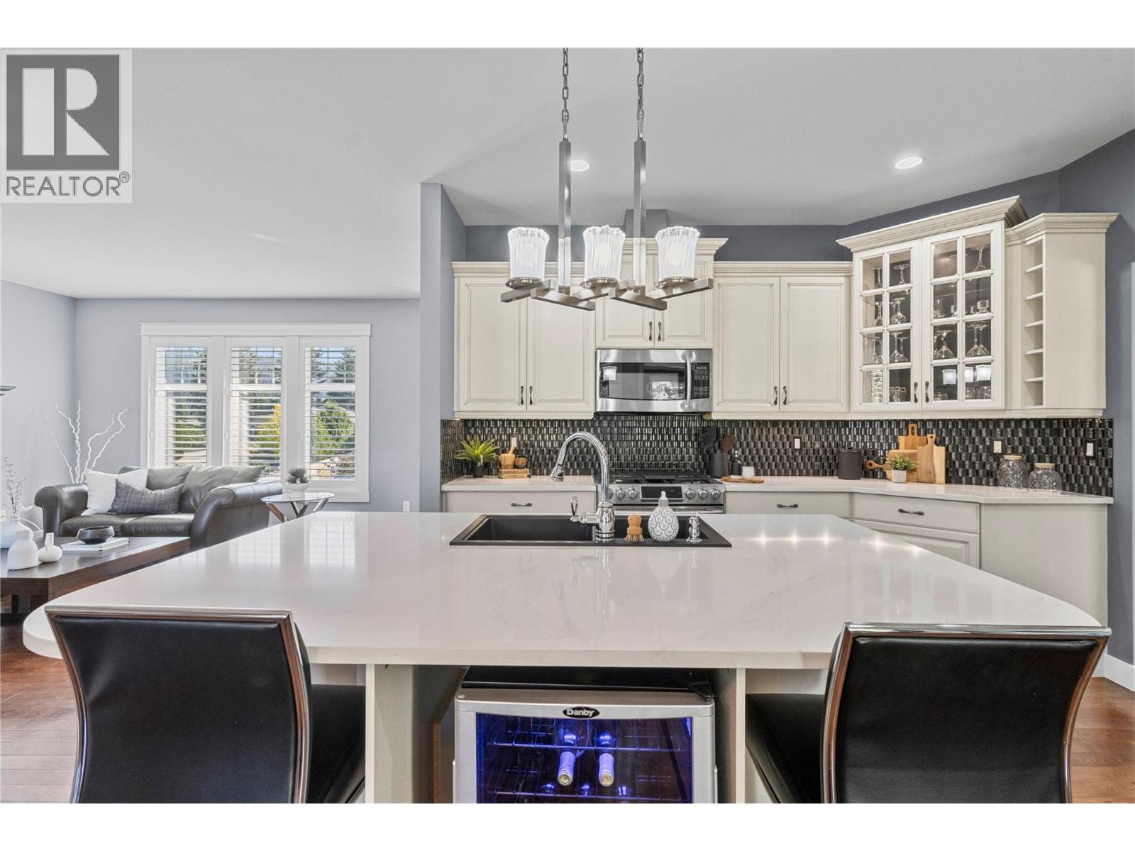 2734 Golf Course Drive, Blind Bay