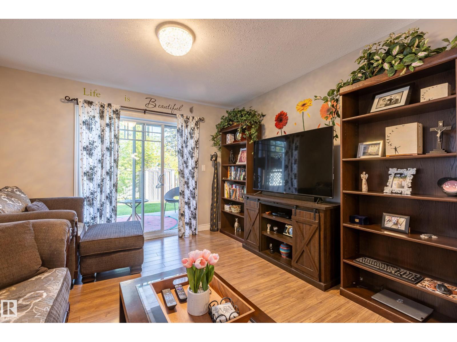 Photo 10 of 12 10105 101 Av, Morinville AB