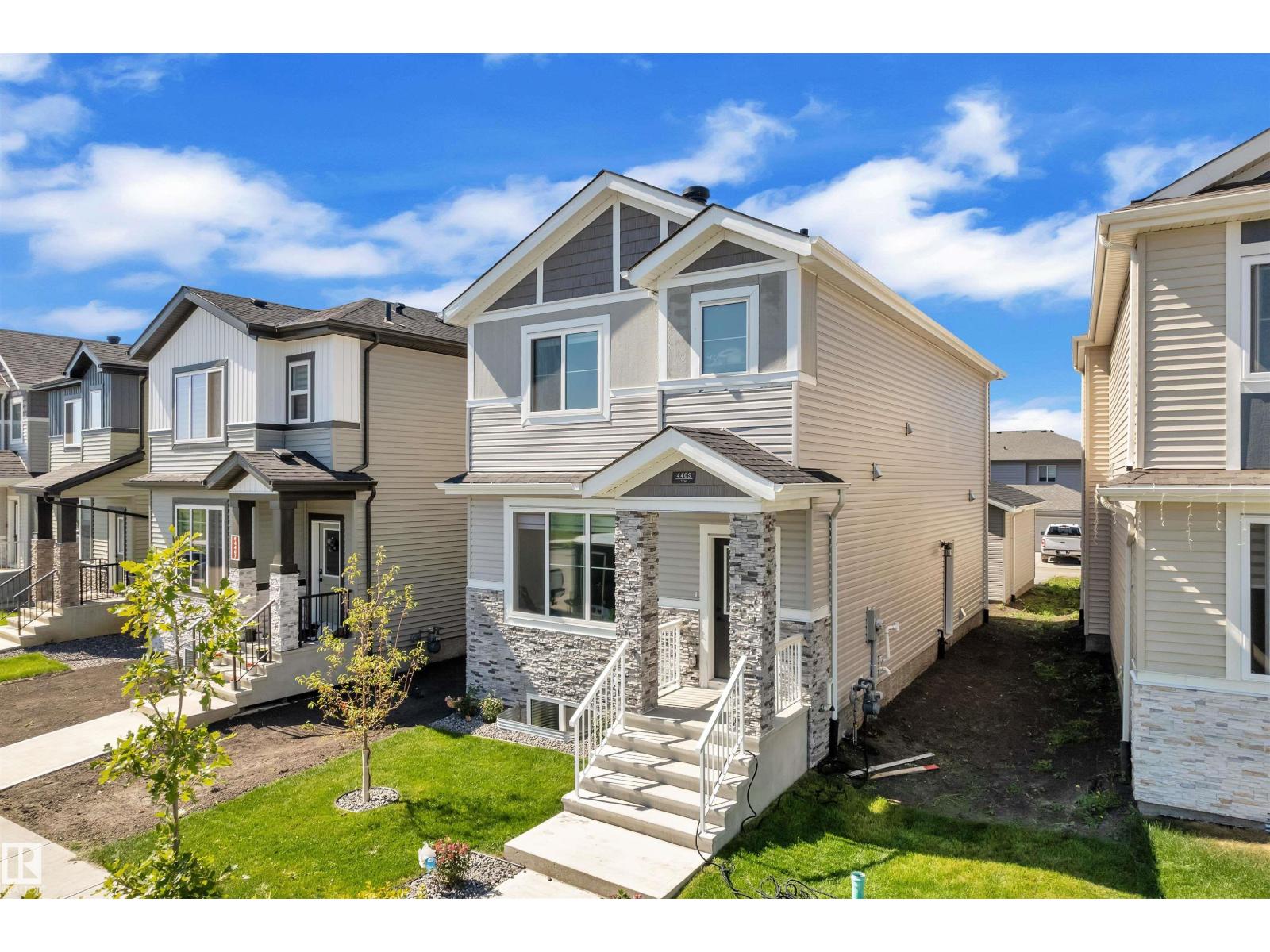 Photo 2 of 4409 37 St, Beaumont AB