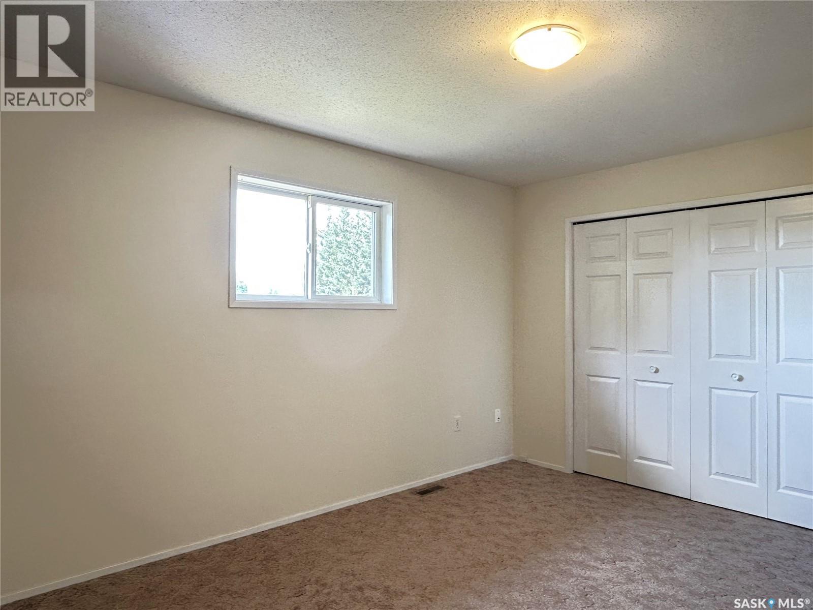 Photo 13 of 242 Lochrie Crescent, Saskatoon SK