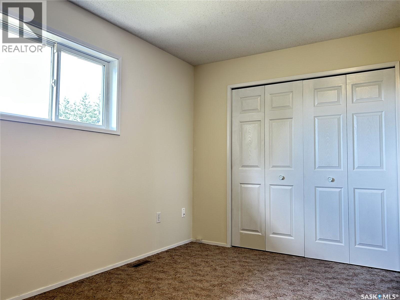 Photo 14 of 242 Lochrie Crescent, Saskatoon SK