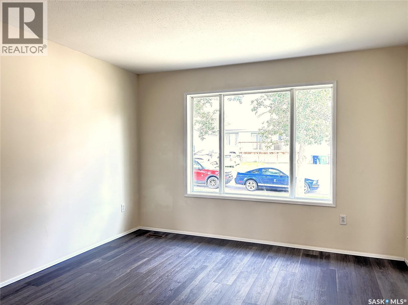 Photo 2 of 242 Lochrie Crescent, Saskatoon SK