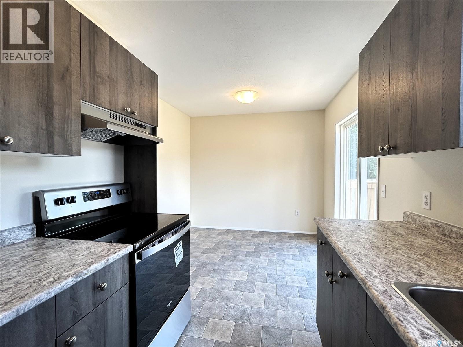 Photo 9 of 242 Lochrie Crescent, Saskatoon SK