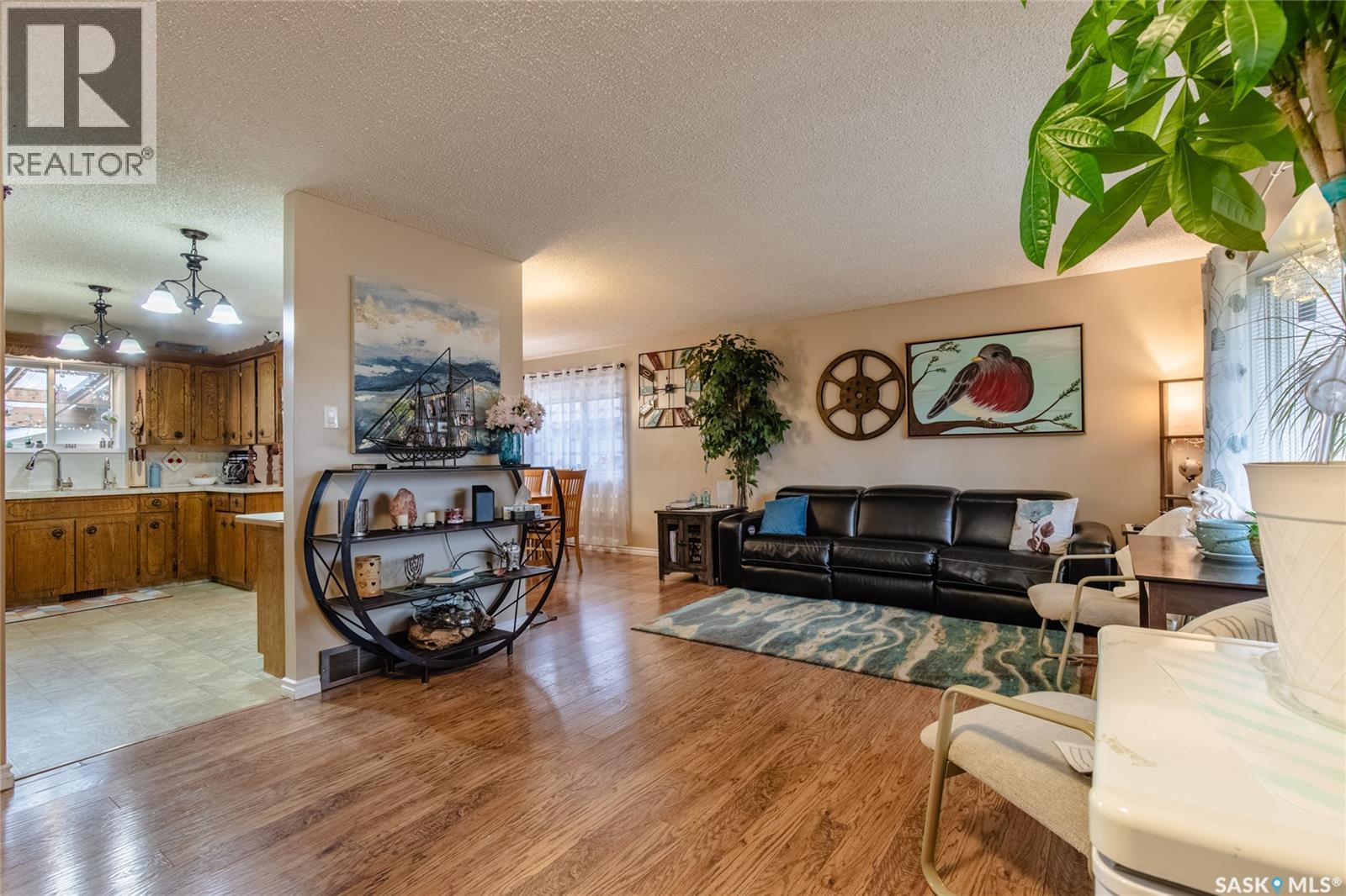Photo 5 of 154 Coteau Street W, Moose Jaw SK