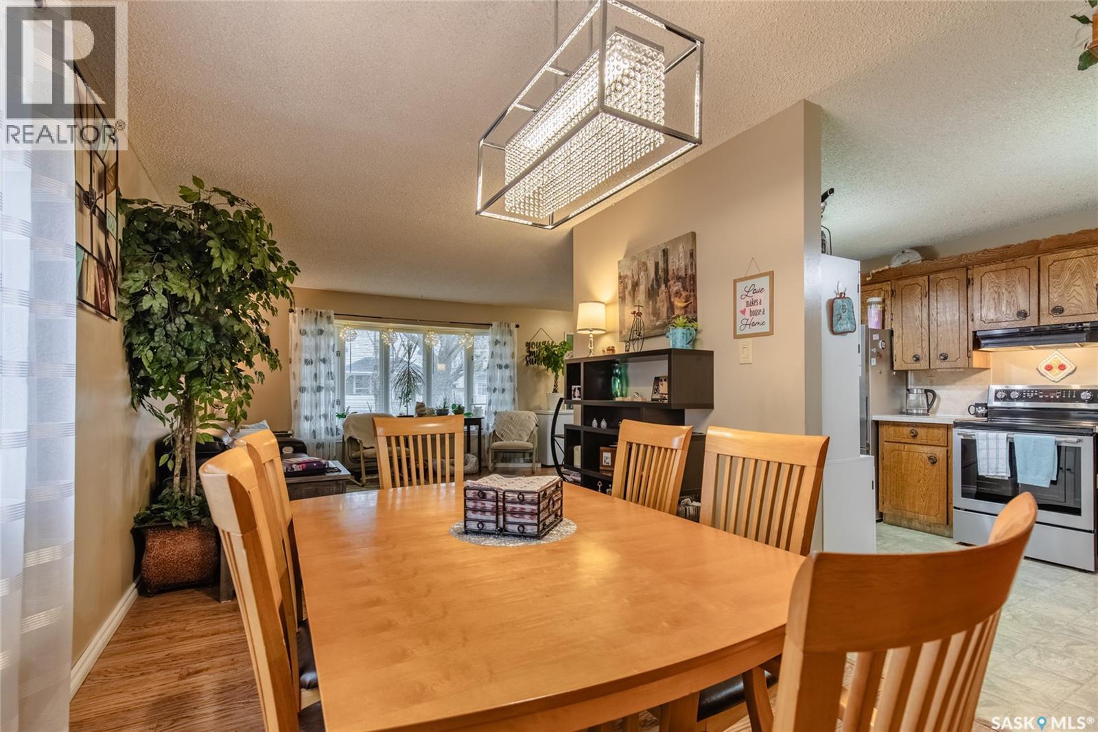 Photo 11 of 154 Coteau Street W, Moose Jaw SK