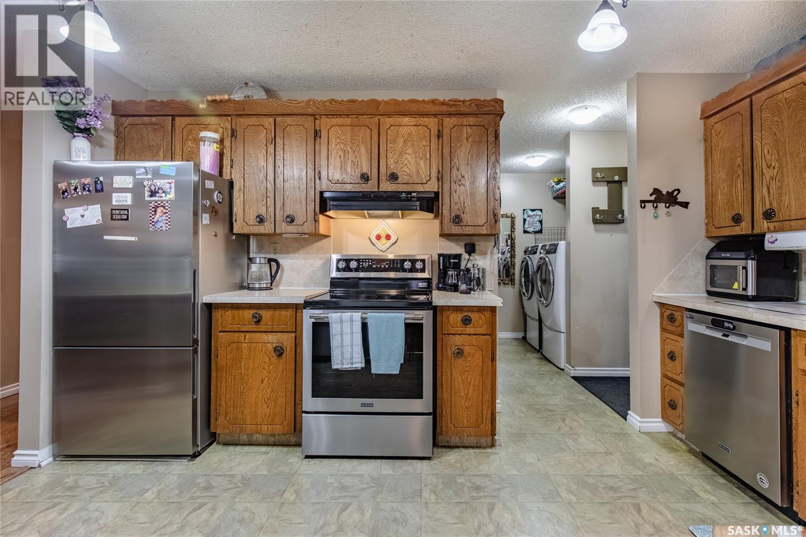 Photo 15 of 154 Coteau Street W, Moose Jaw SK