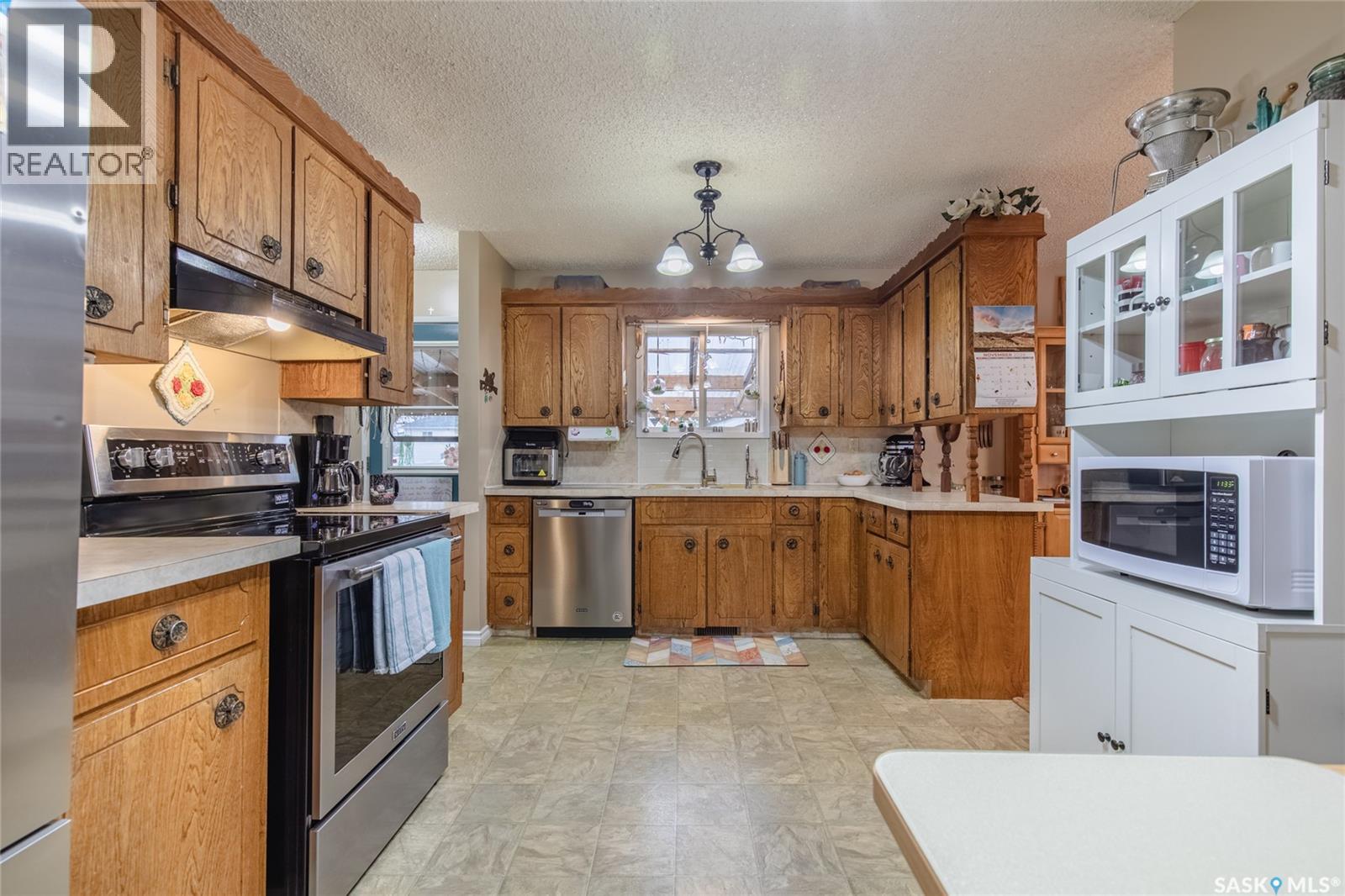 Photo 14 of 154 Coteau Street W, Moose Jaw SK
