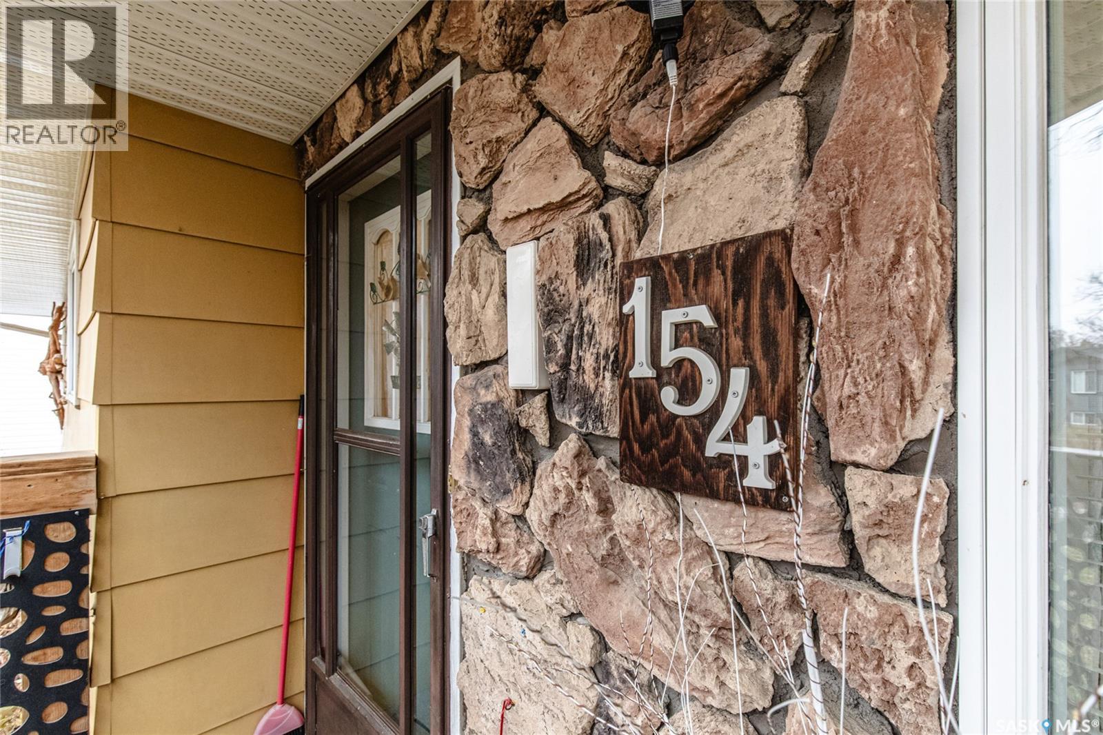 Photo 3 of 154 Coteau Street W, Moose Jaw SK