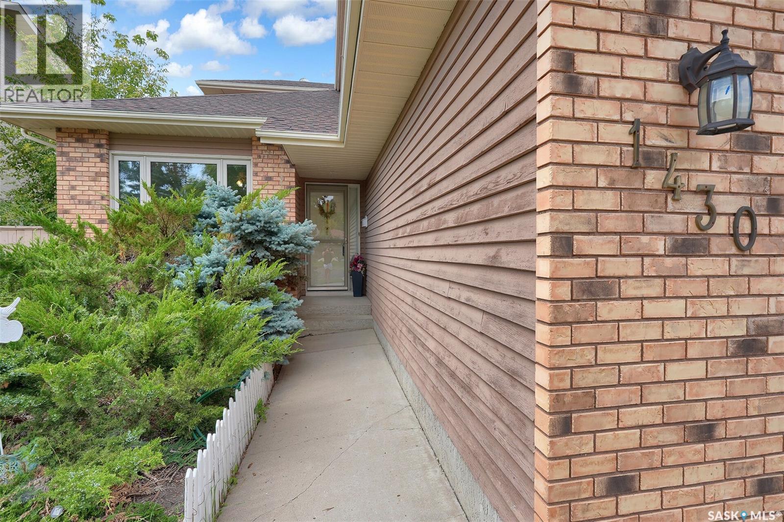 Photo 4 of 1430 Wascana Highlands, Regina SK