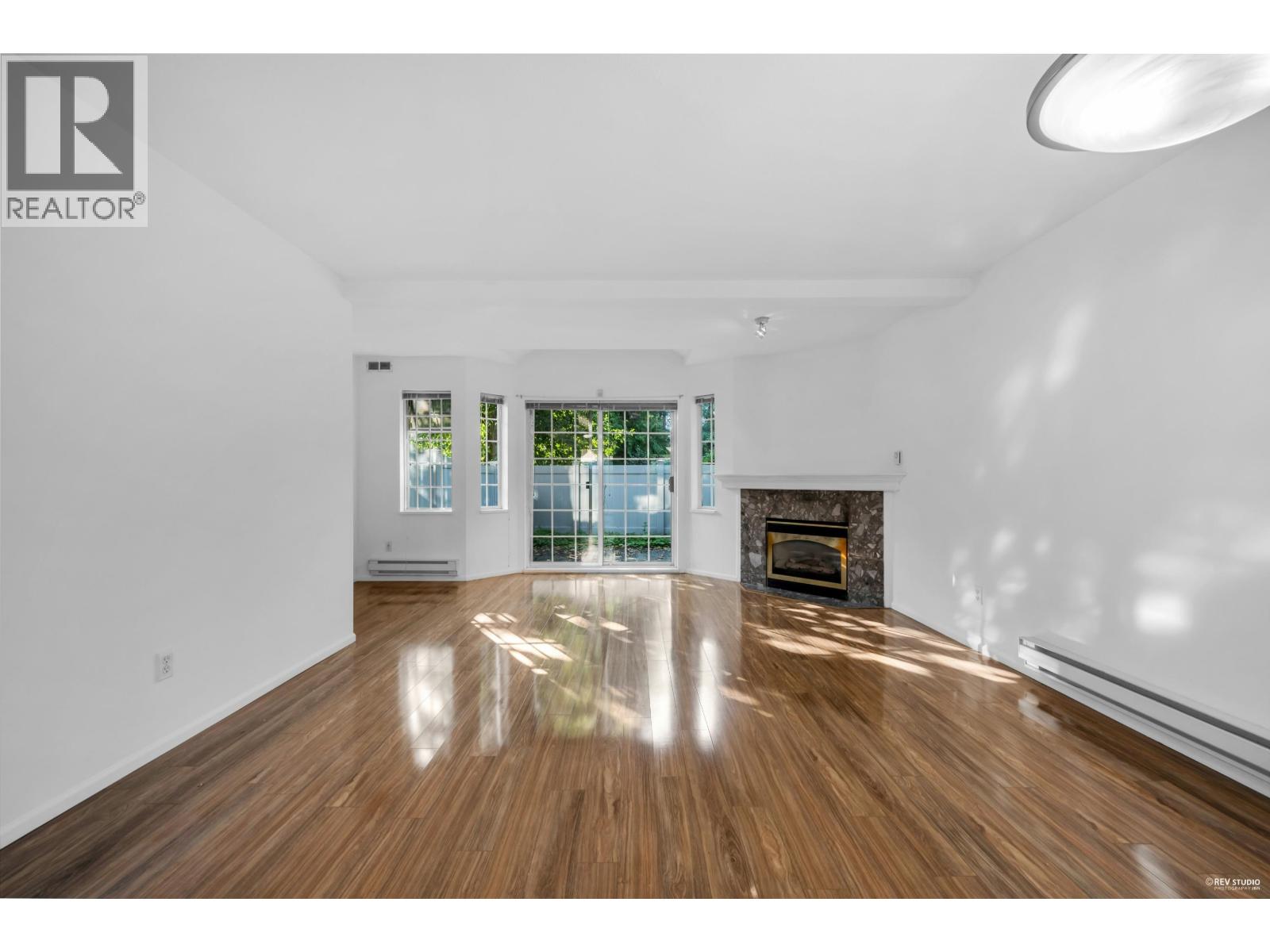 Photo 6 of 30 7128 18th Avenue, Burnaby BC
