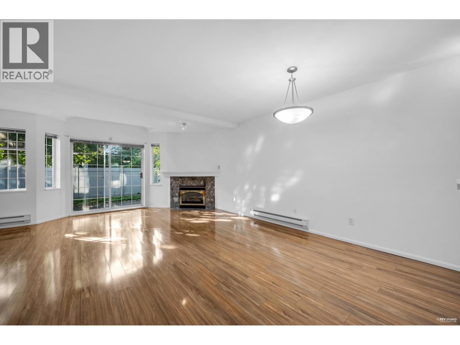 Photo 7 of 30 7128 18th Avenue, Burnaby BC