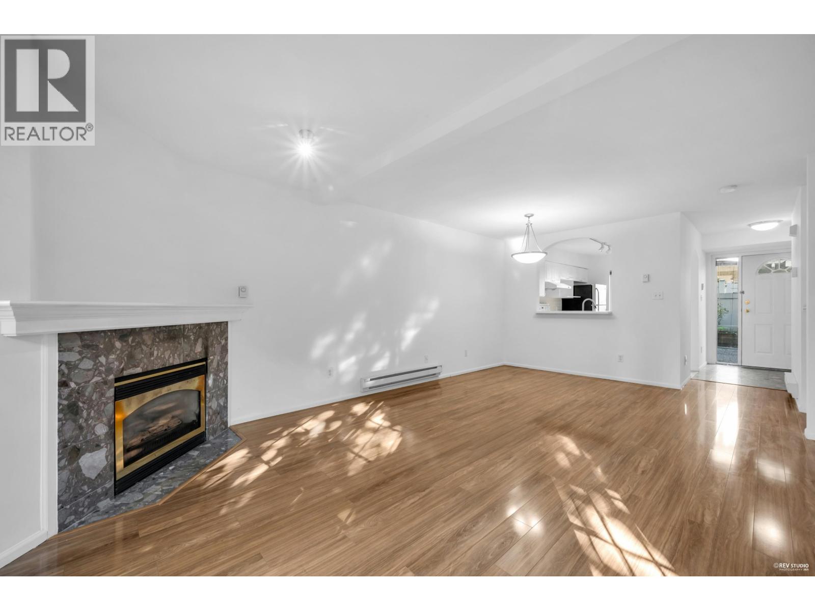 Photo 11 of 30 7128 18th Avenue, Burnaby BC