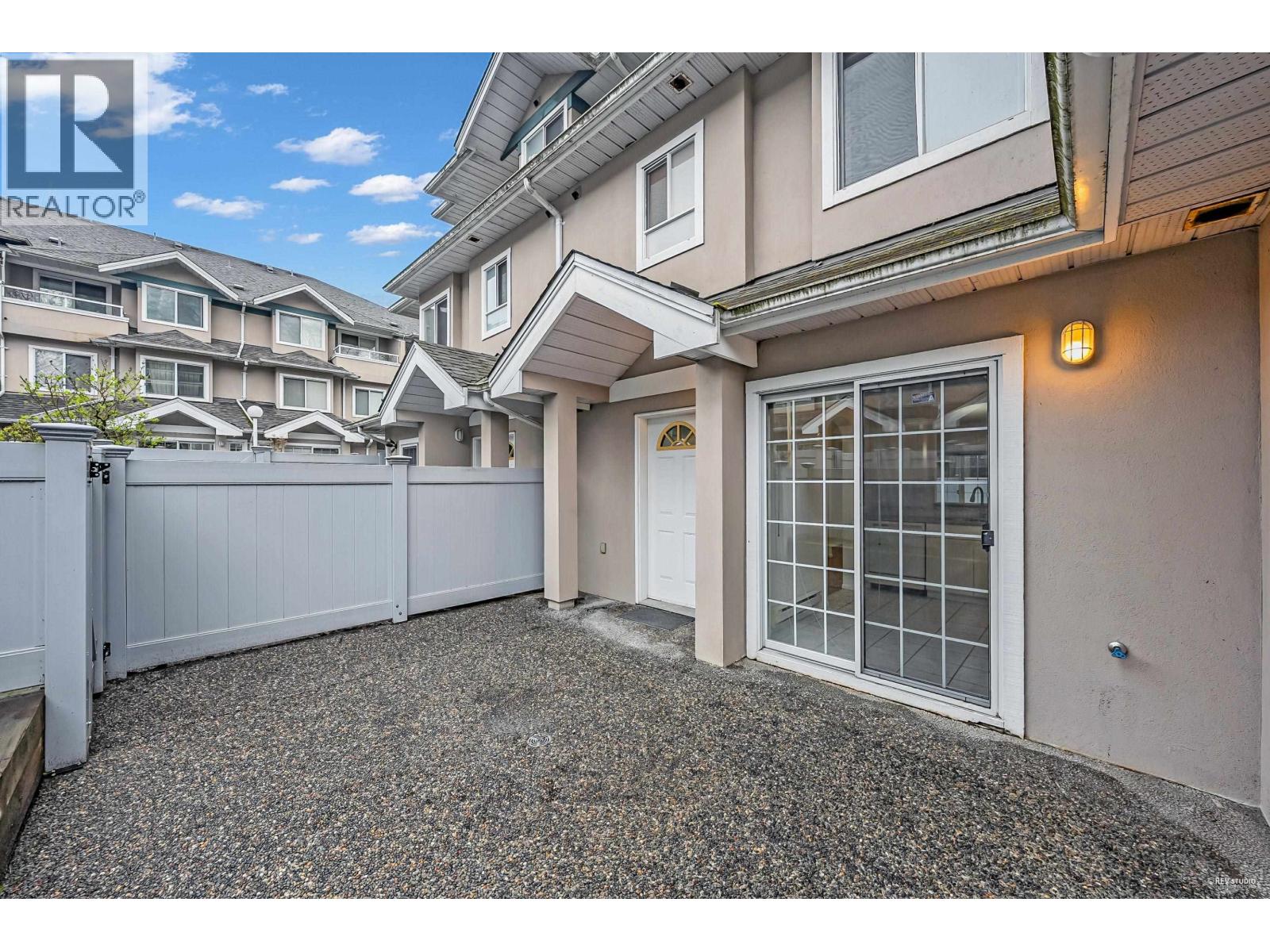 Photo 3 of 30 7128 18th Avenue, Burnaby BC