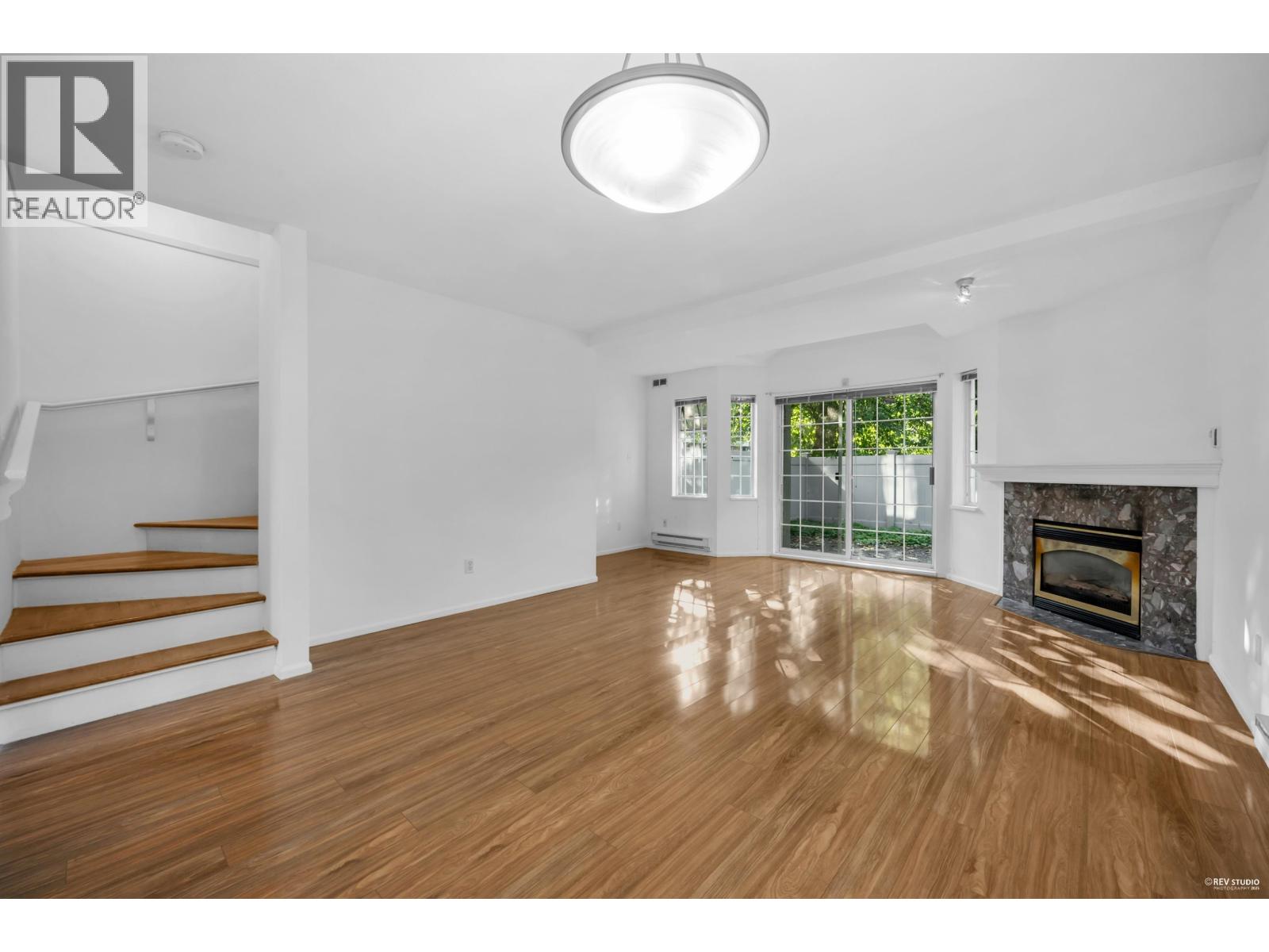 Photo 8 of 30 7128 18th Avenue, Burnaby BC
