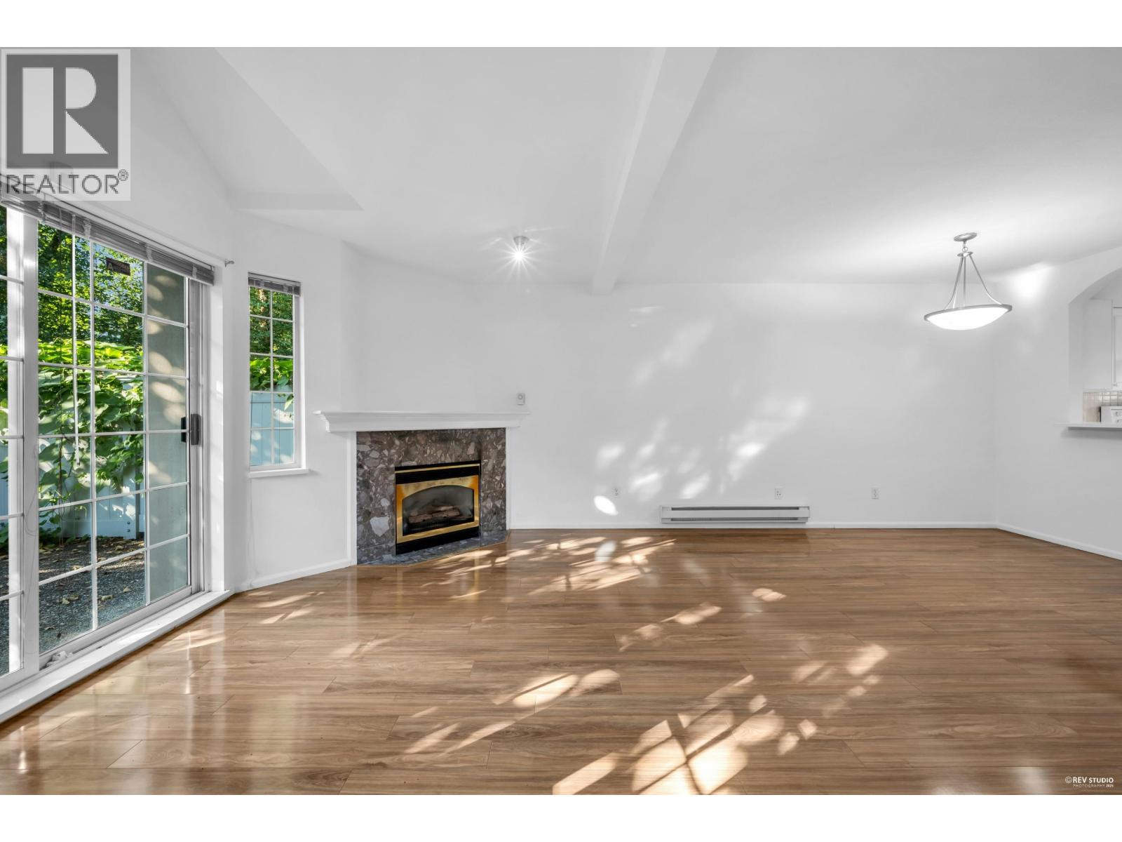 Photo 12 of 30 7128 18th Avenue, Burnaby BC
