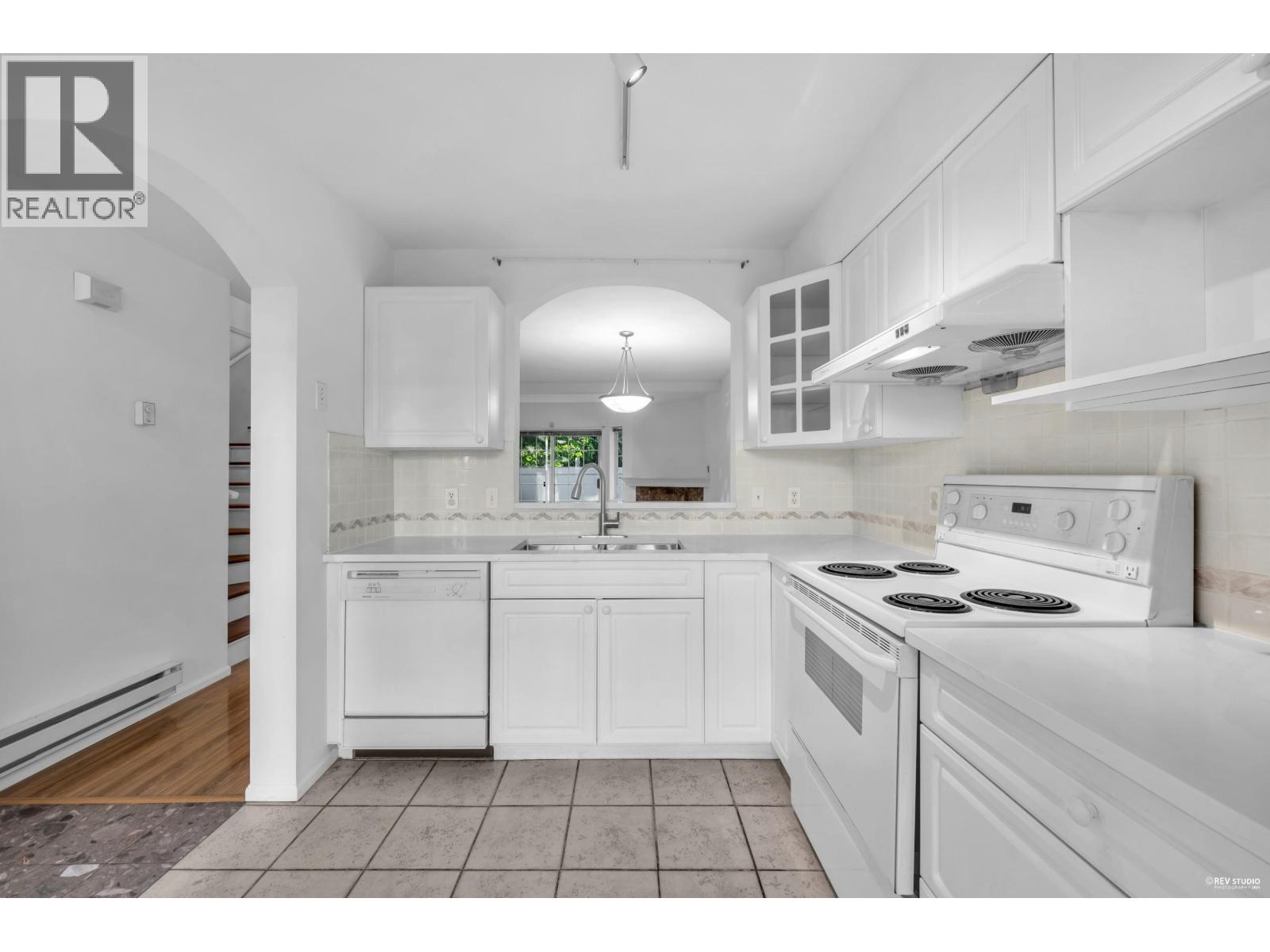 Photo 15 of 30 7128 18th Avenue, Burnaby BC