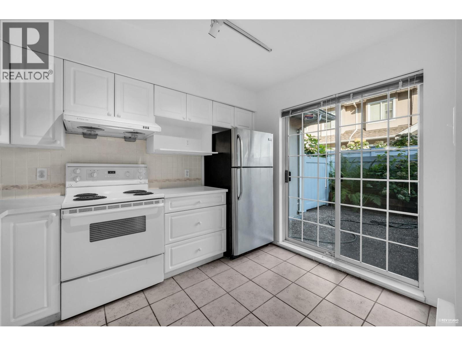 Photo 16 of 30 7128 18th Avenue, Burnaby BC