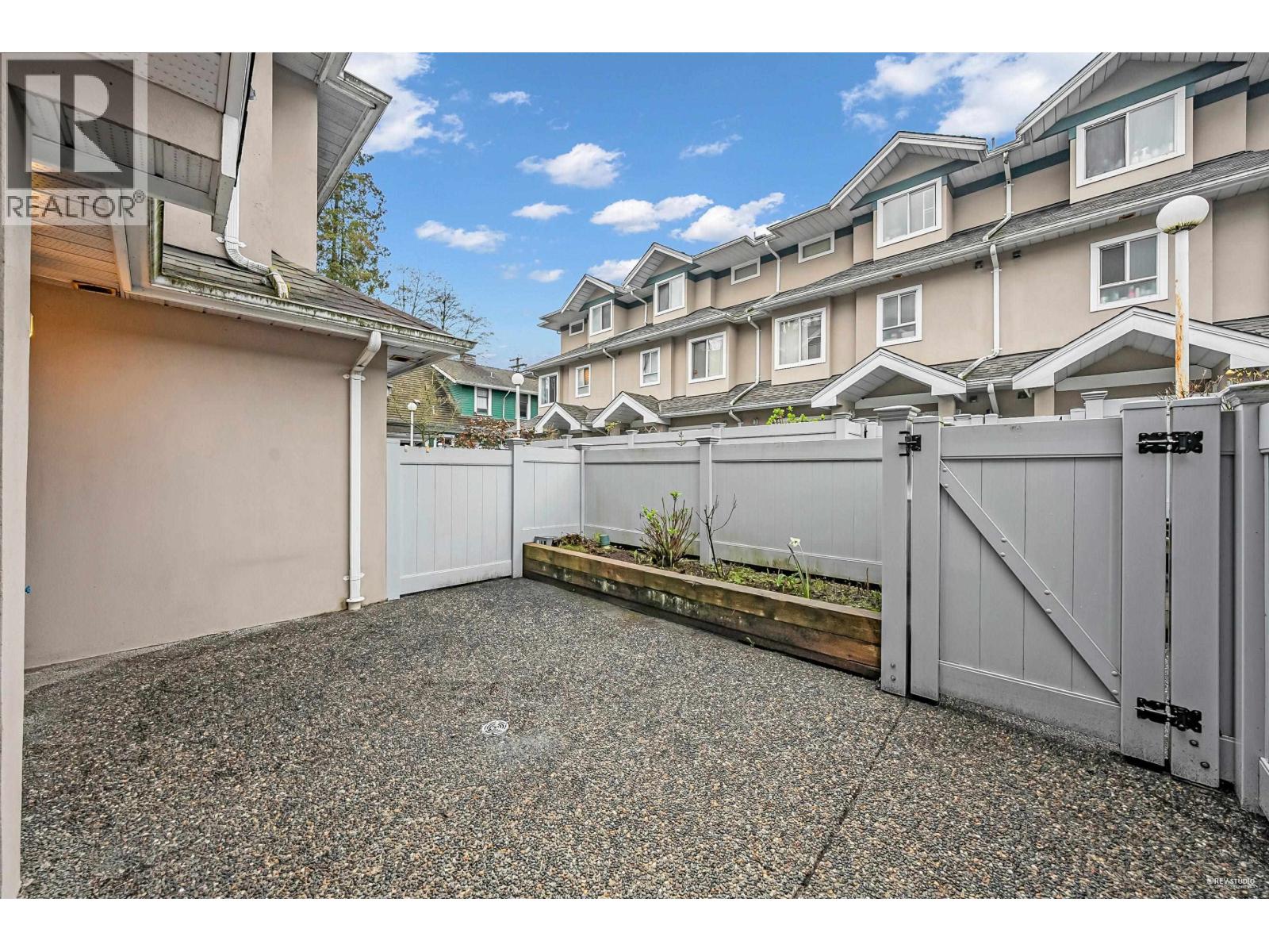 Photo 5 of 30 7128 18th Avenue, Burnaby BC