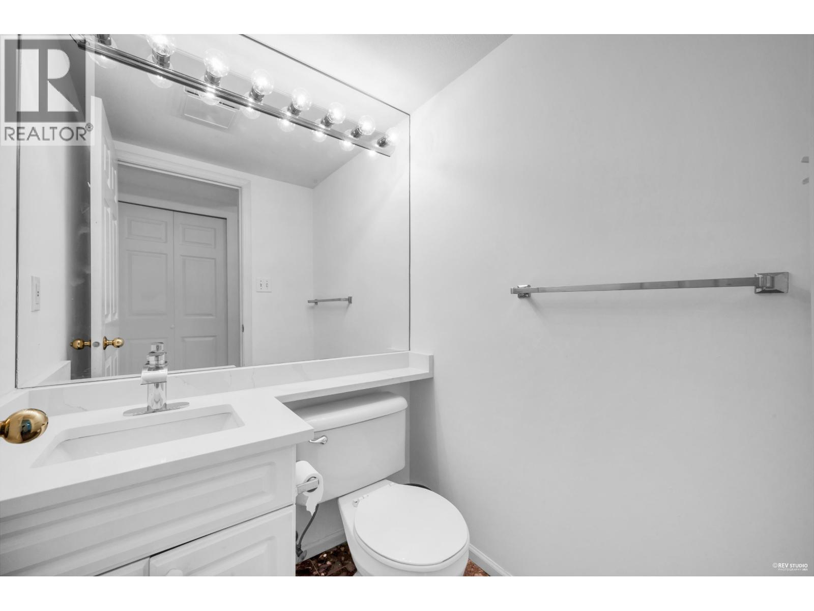 Photo 17 of 30 7128 18th Avenue, Burnaby BC