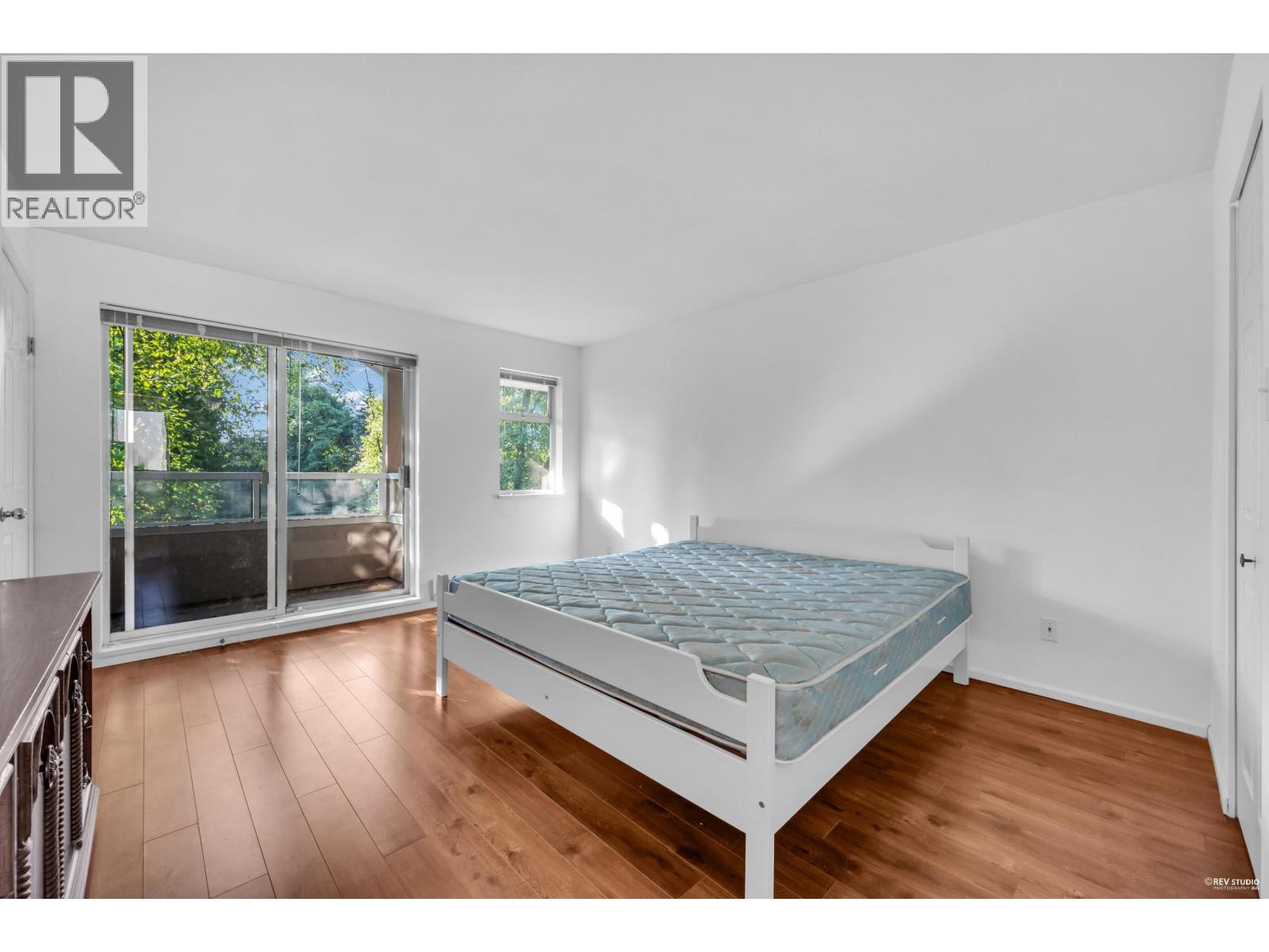 Photo 25 of 30 7128 18th Avenue, Burnaby BC