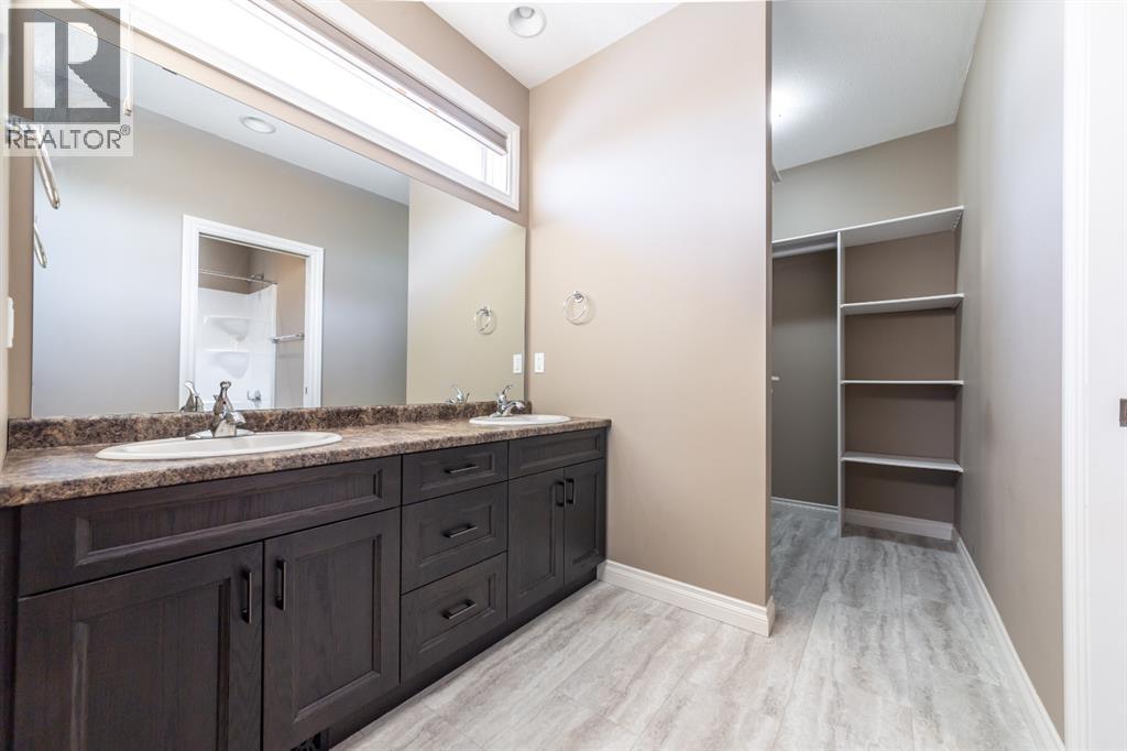 Photo 12 of 15 2715 73 Avenue, Lloydminster AB