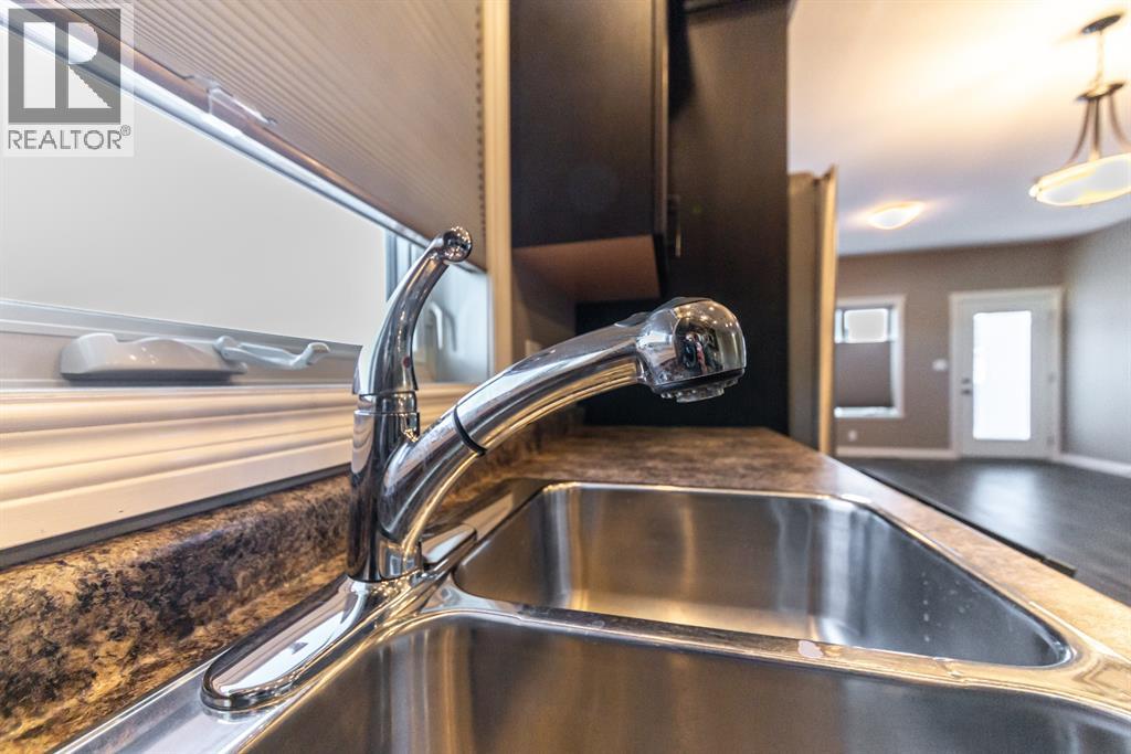 Photo 8 of 15 2715 73 Avenue, Lloydminster AB